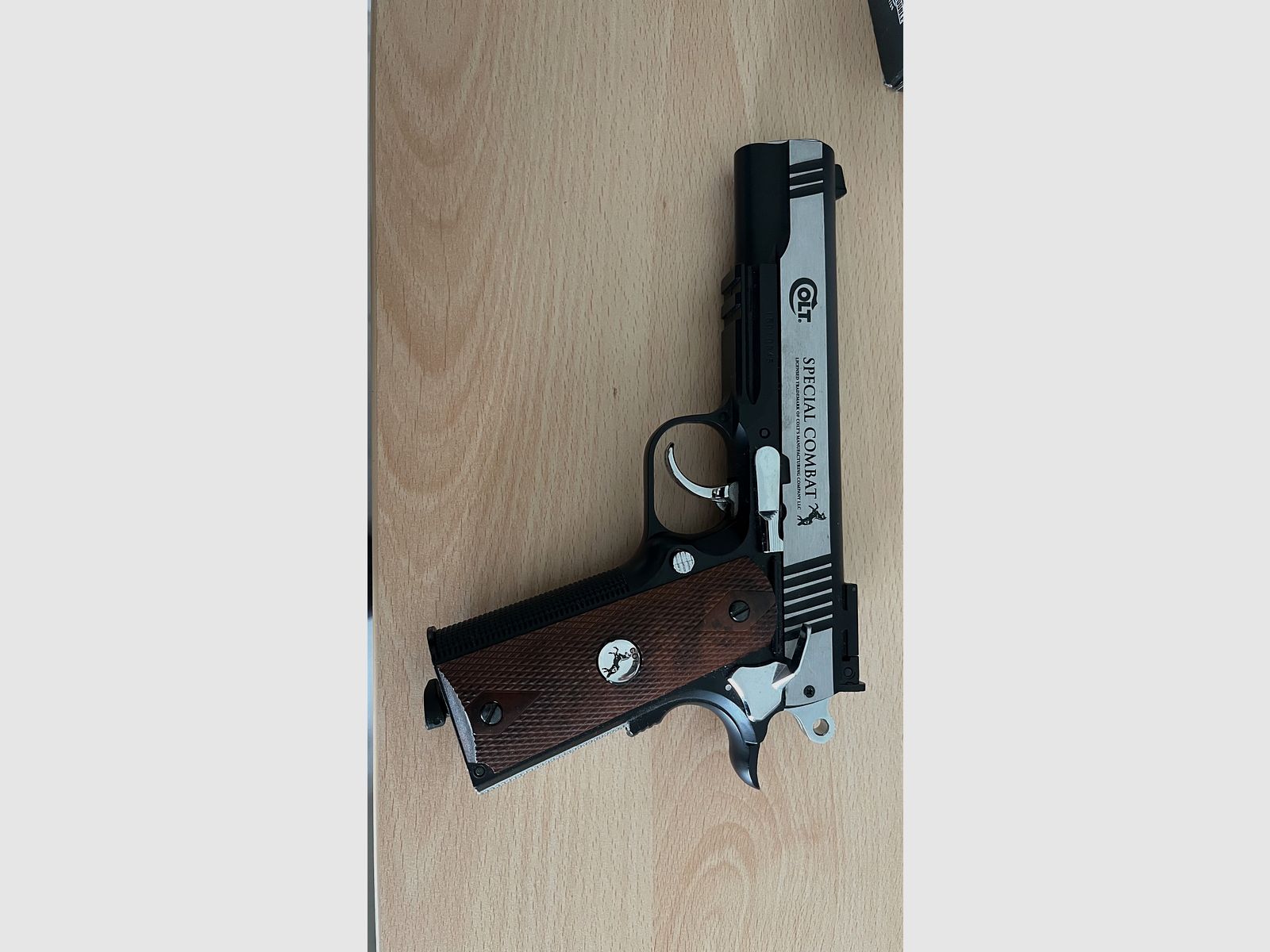 Pistola CO2 Colt Special Kombat