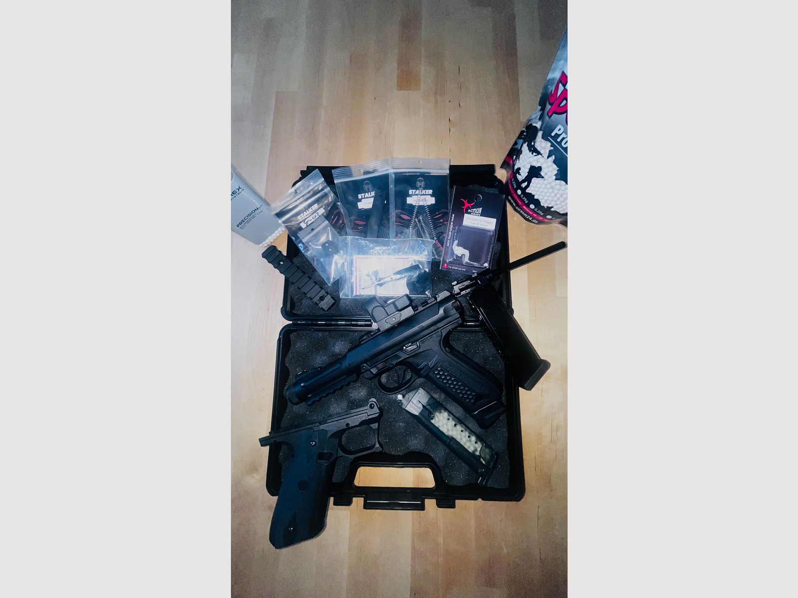 Action Army AAP-01 Assassin GBB z dodatkami i ulepszeniami - Nie jest bronią automatyczną