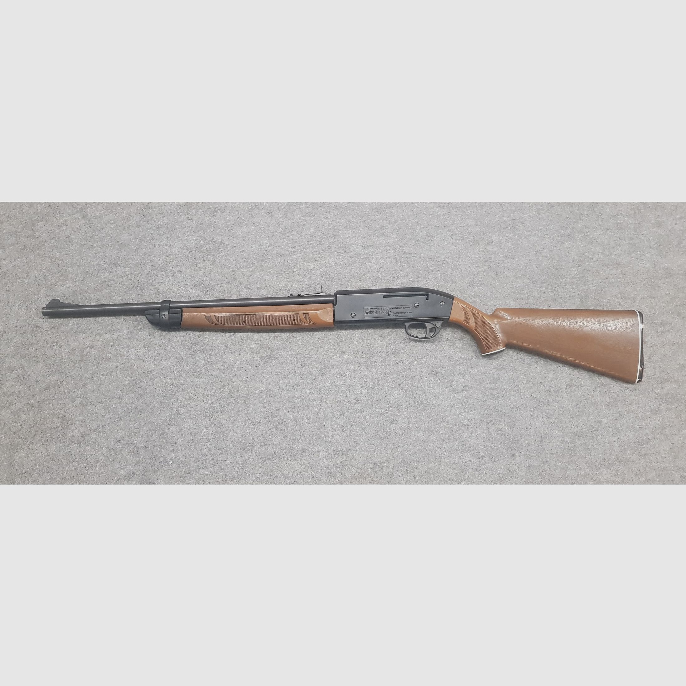 Unterhebel Vorkomprimier Luftgewehr Crosman Airguns Modell 766 American Classic sehr selten im neuwertigen Zustand, kaum benutzt. Pressluft