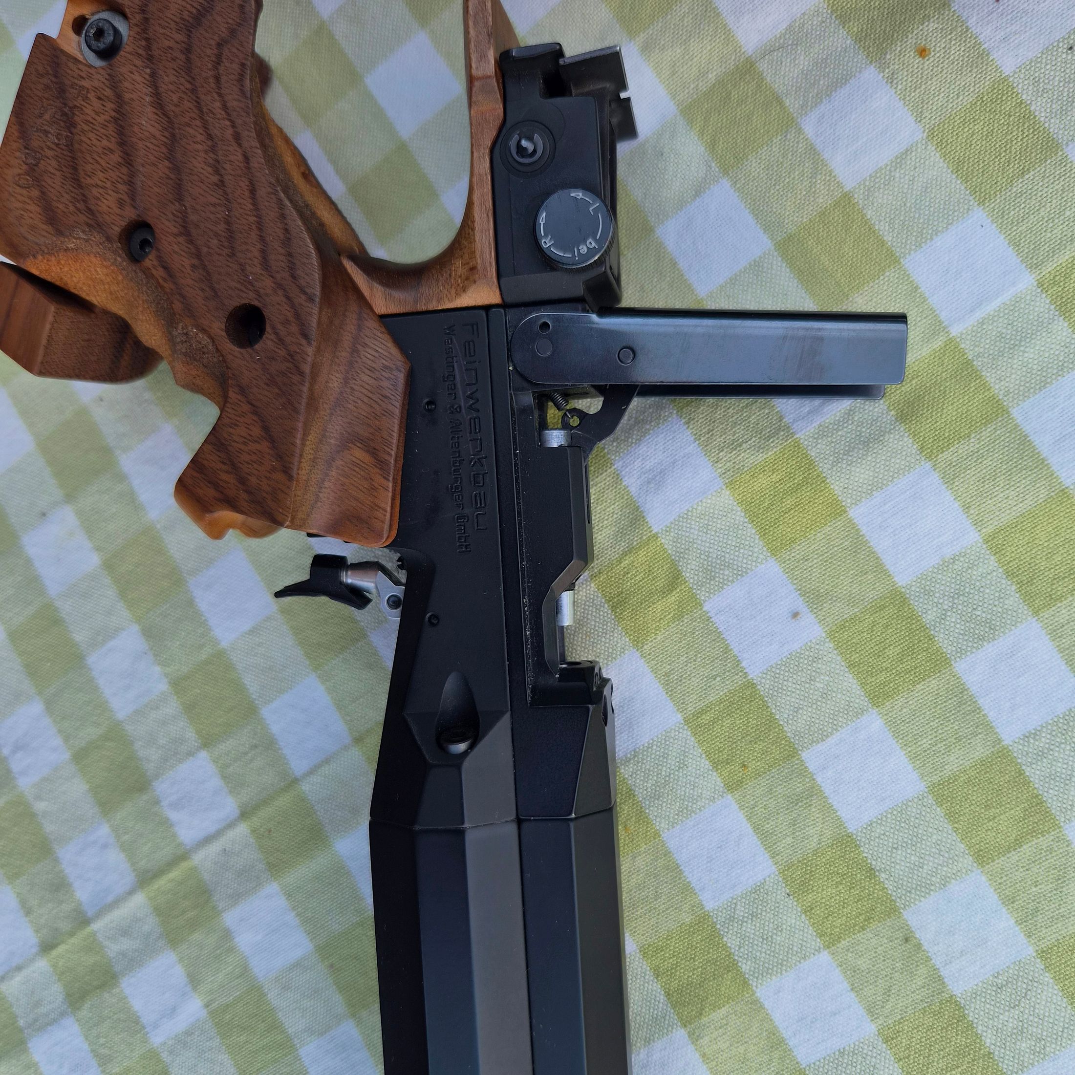 Pistola de competición Feinwerkbau Modelo 102