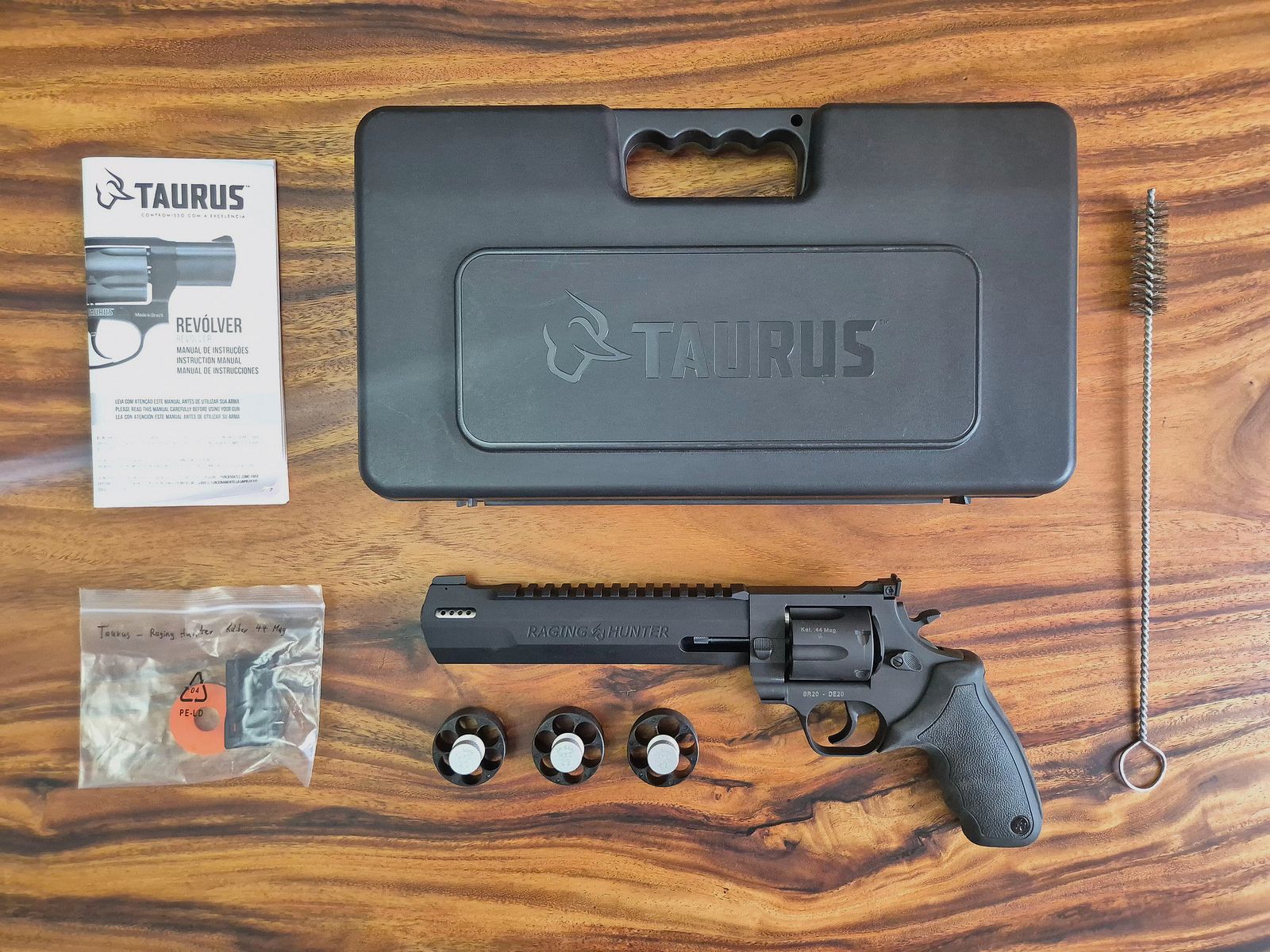 Taurus Raging Hunter 8 3/8" .44 Mag. inkl. 3x HKS Speedloader – Neuwertiger Zustand