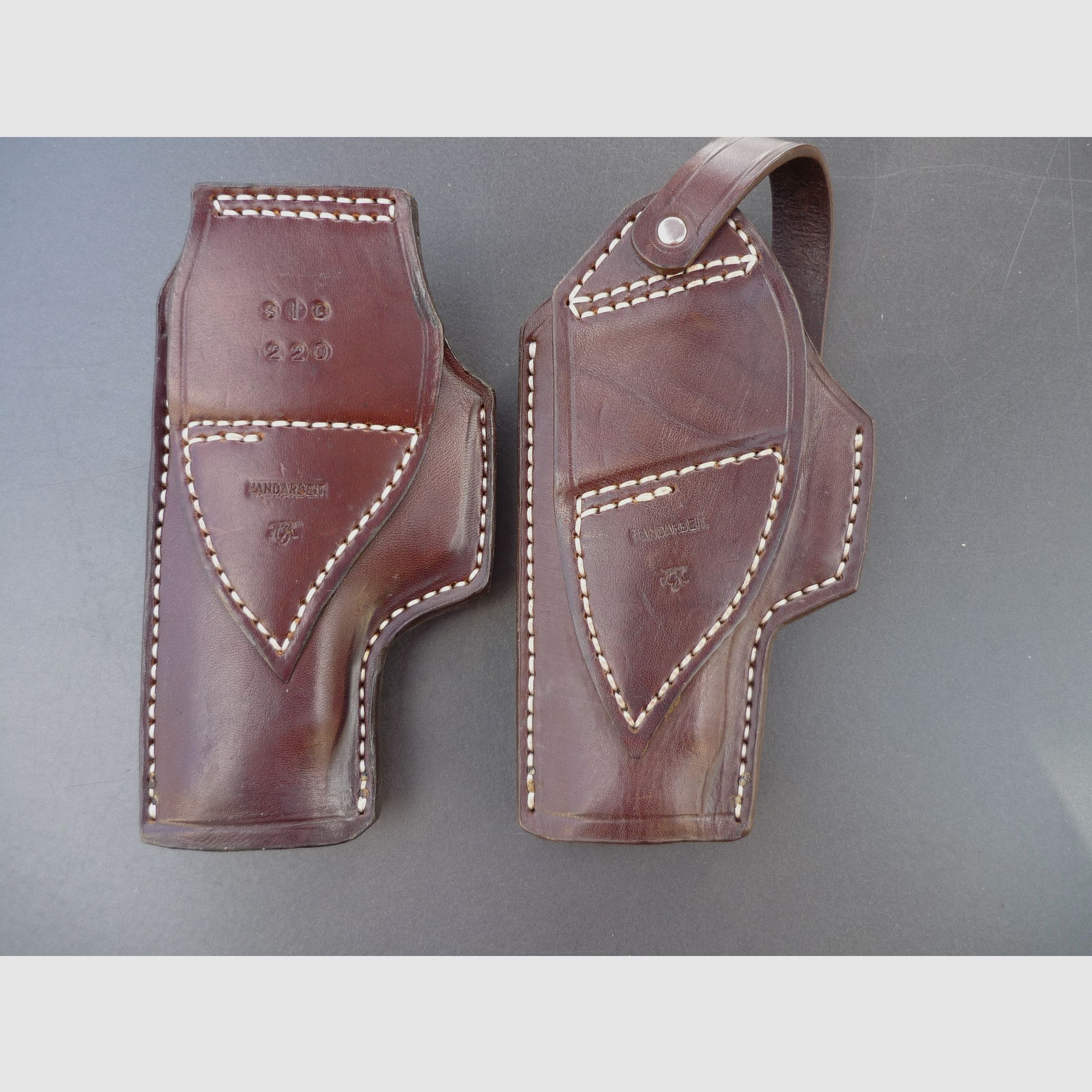 HKDesign Holster Art. Nr. 005  ,Schnellziehholster mit eingenähter Teflonkornschiene  1 x  SIG 220 1 x ?  -  Rechtshänder -