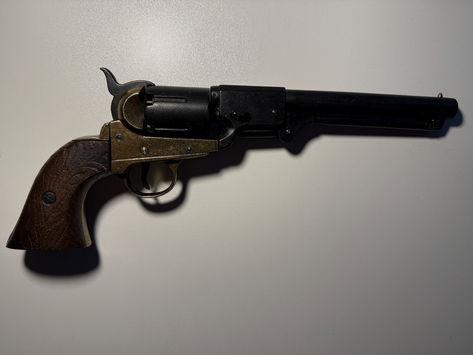 Deko Konföderiertenrevolver Griswold & Gunnison USA 1860, schwarz messing Holzgriffschalen
