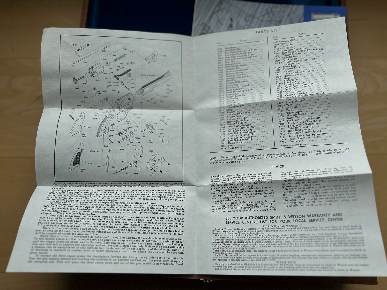 Smith & Wesson modèle 27-2 avec canon encastré et barillet rétracté