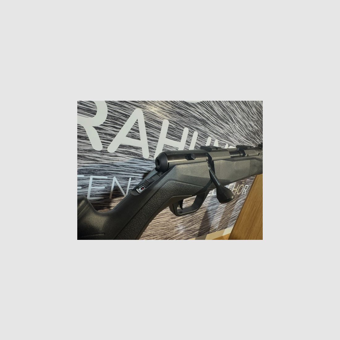 Savage B22F; .22WMR; szyna Weaver; magazyn 10-strzałowy