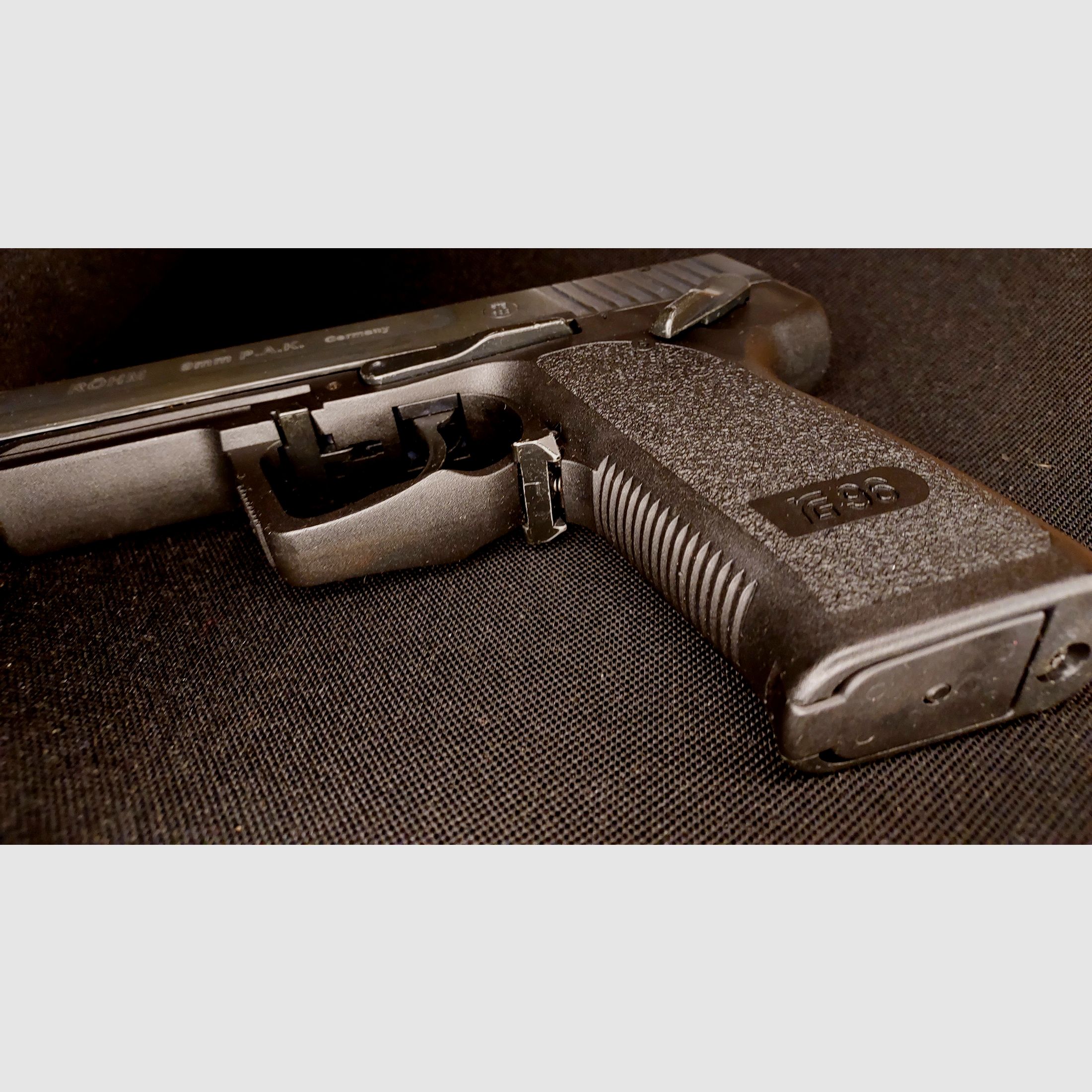 Röhm RG96 Schreckschuss Pistole brüniert (PTB 699) RG 96 mit 3 Magazinen