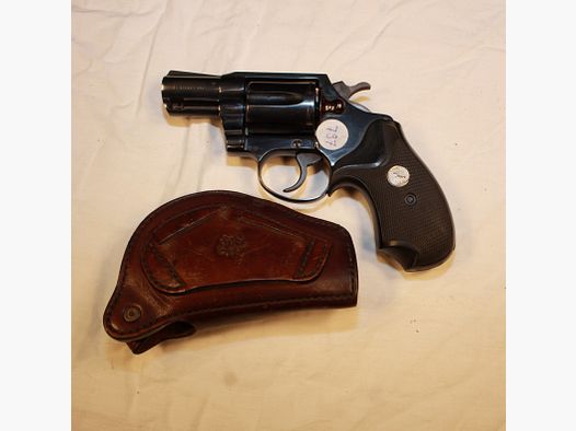 Colt Detective, .38 Spl., con fondina.