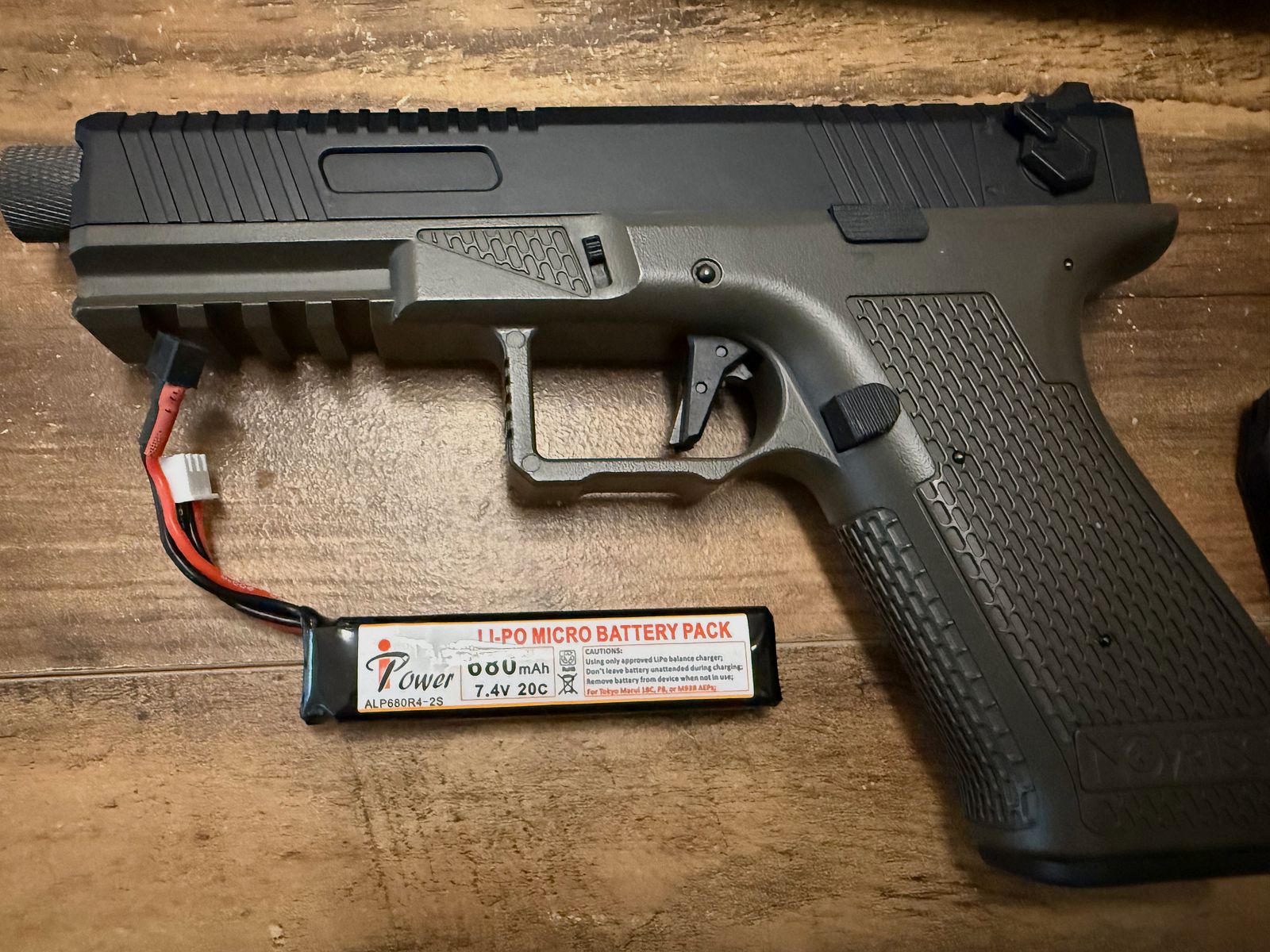 Novritsch SSE18 AEP Pistolet avec Begadi Hop up et accessoires