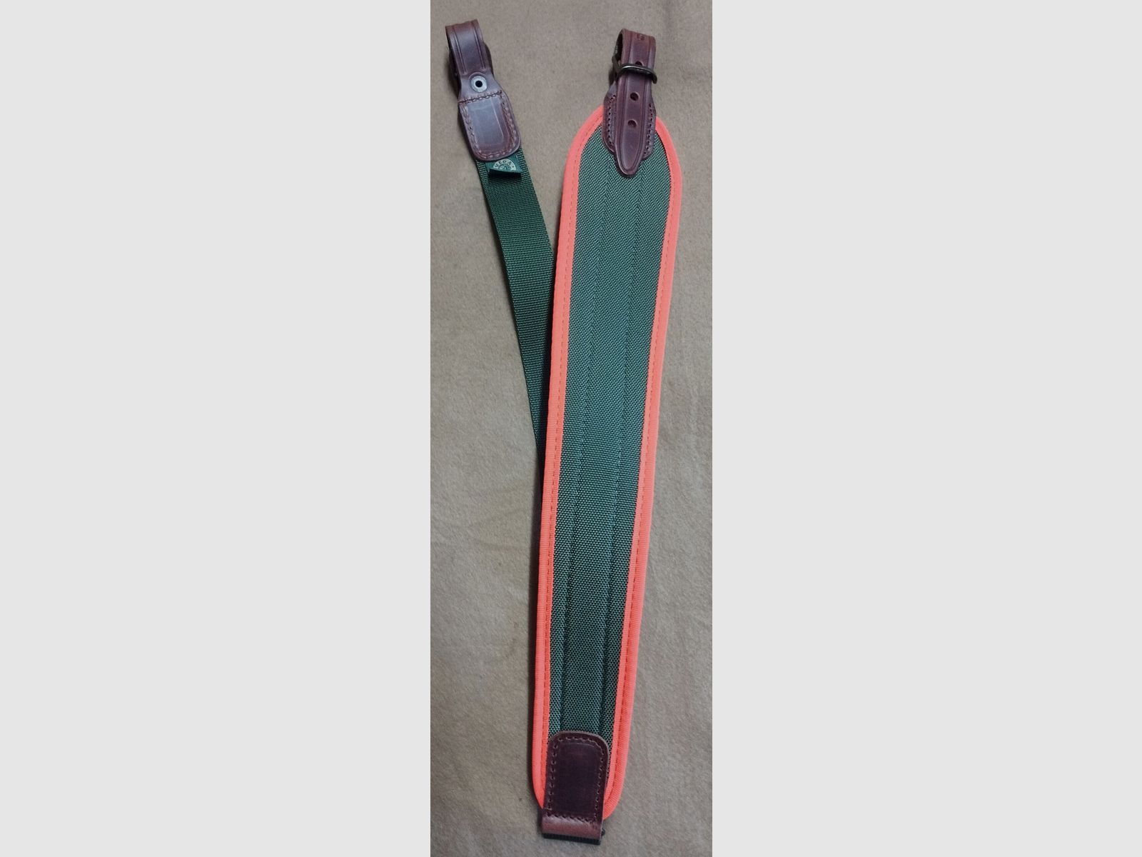 Sangle pour carabine longue orange/vert antidérapante, réglable et avec boucle en cuir, image 4 sur 5