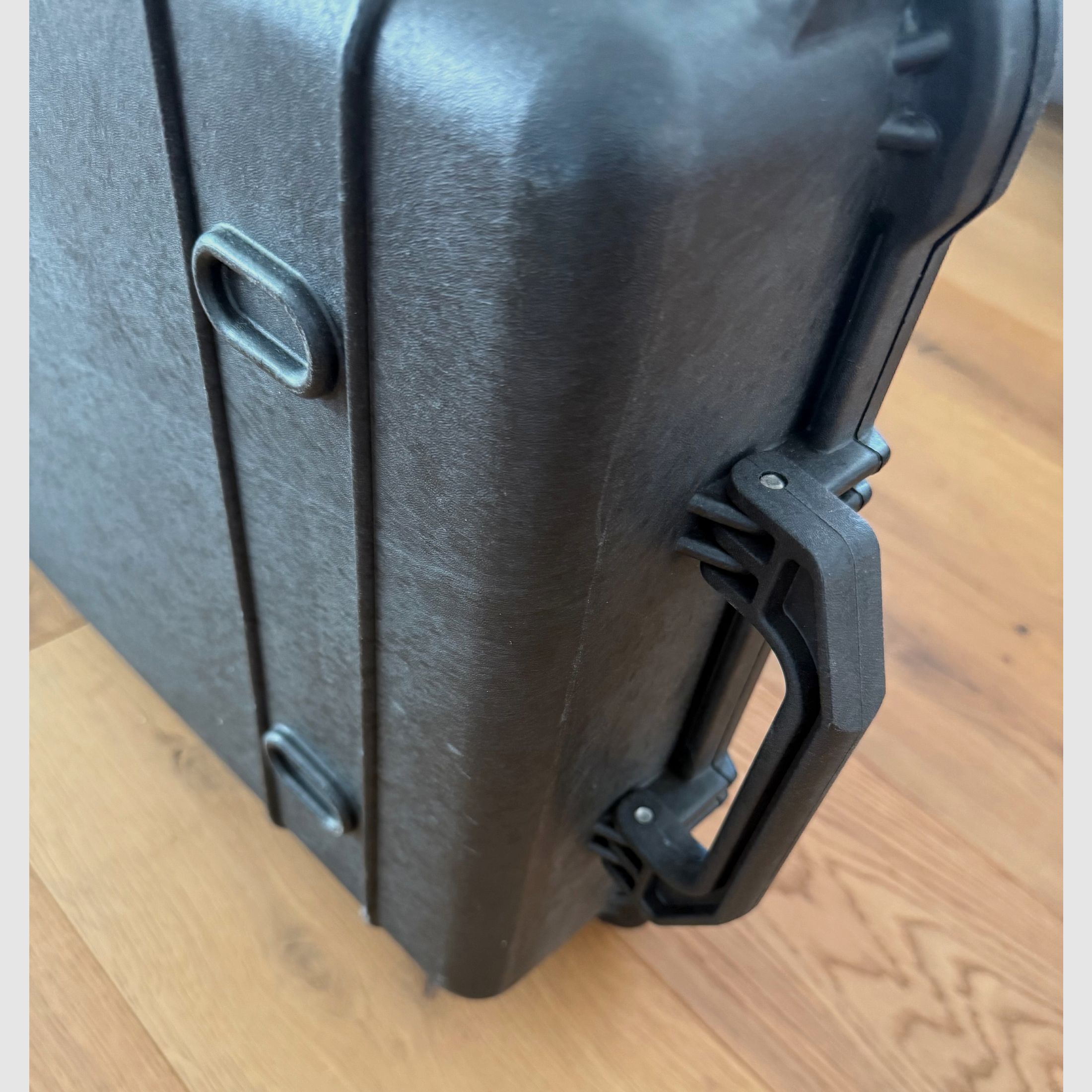 Peli Case 1750 Waffenkoffer mit Schaum, Schwarz, Wasserdicht