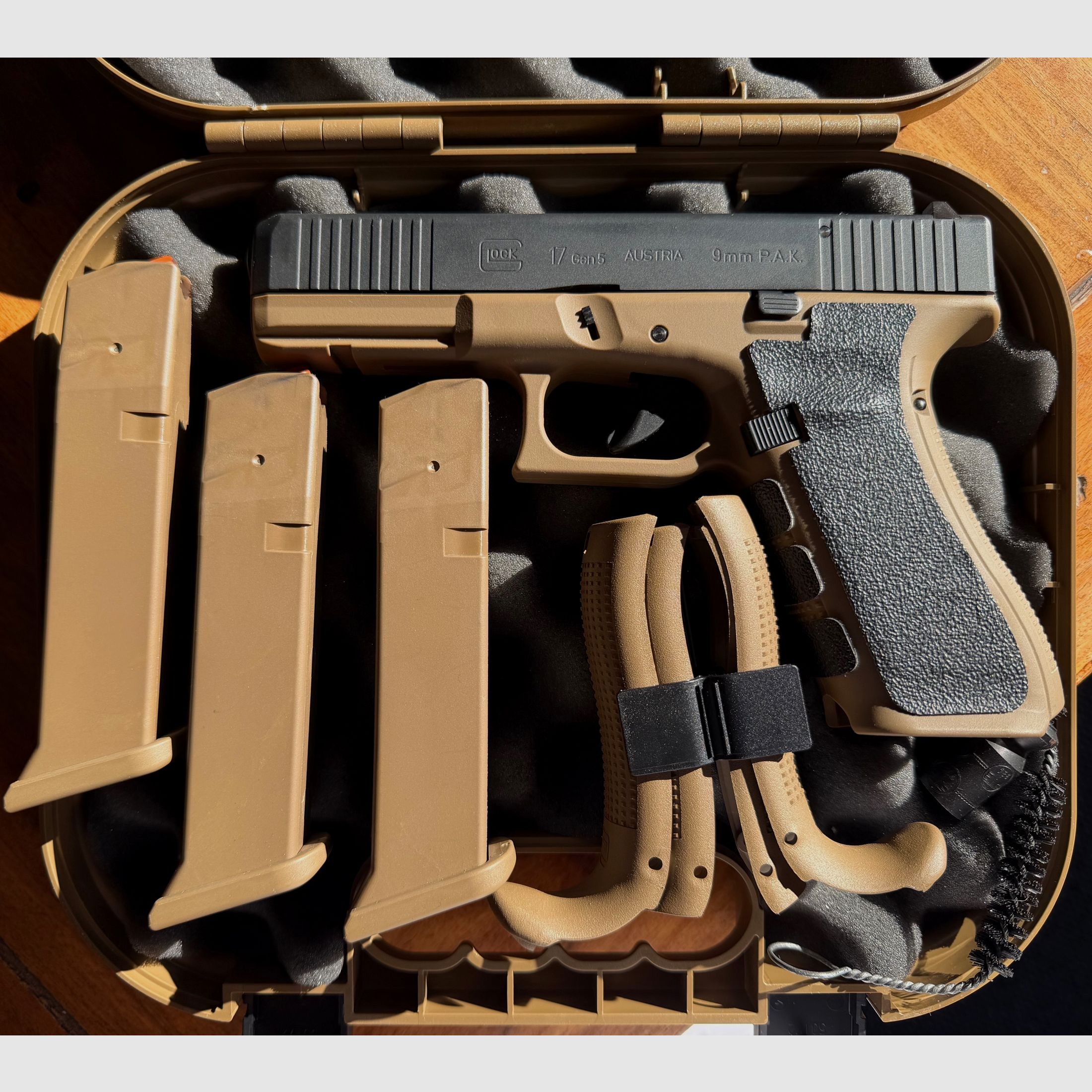 Glock 17 Gen5 French Army Limited Blank Firing 9mm 3 Magazines TOP, image 1 of 6
