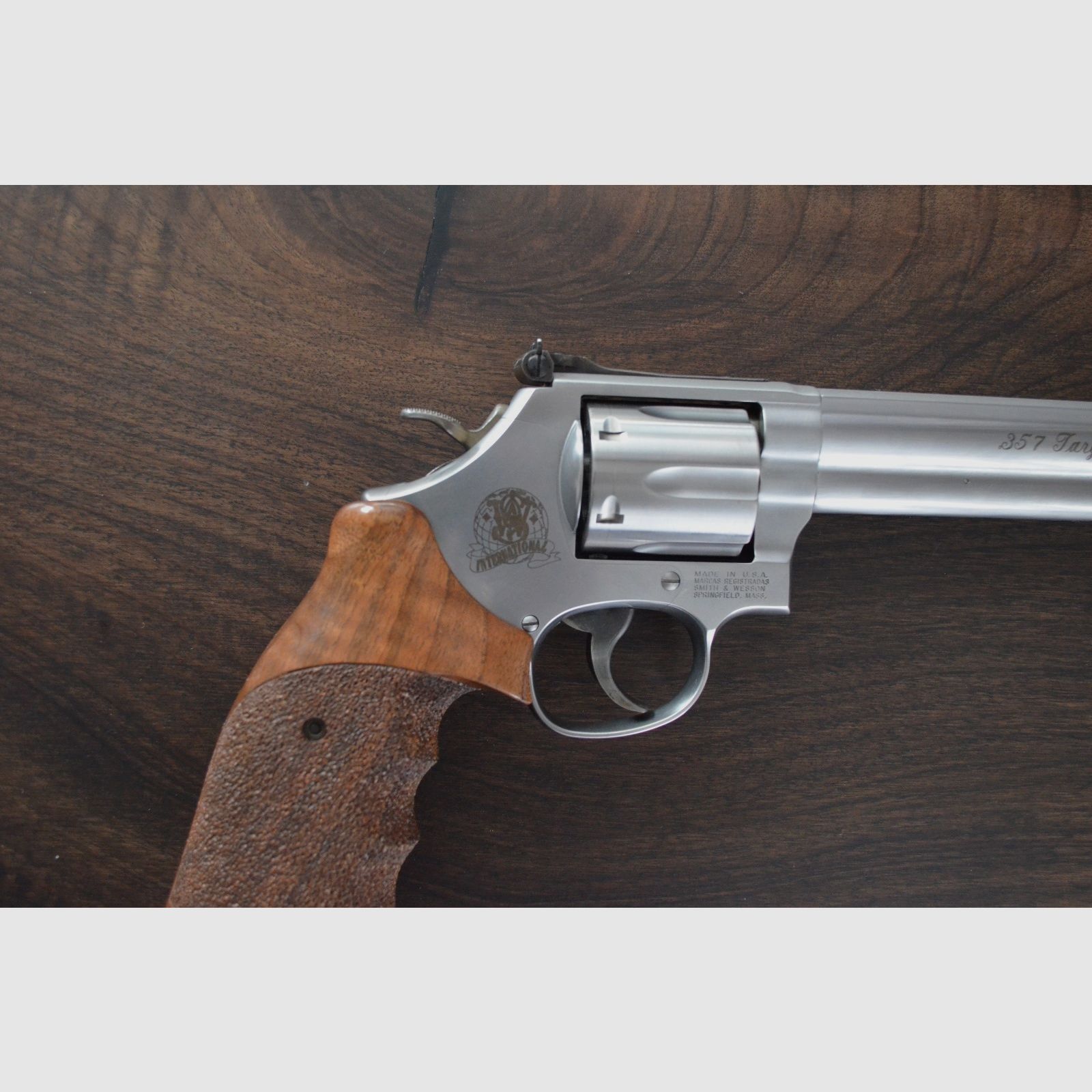 Smith & Wesson 686-6 Target Champion Kal.357 Mag. 6 Zoll Lauf im S&W Koffer mit Zubehör