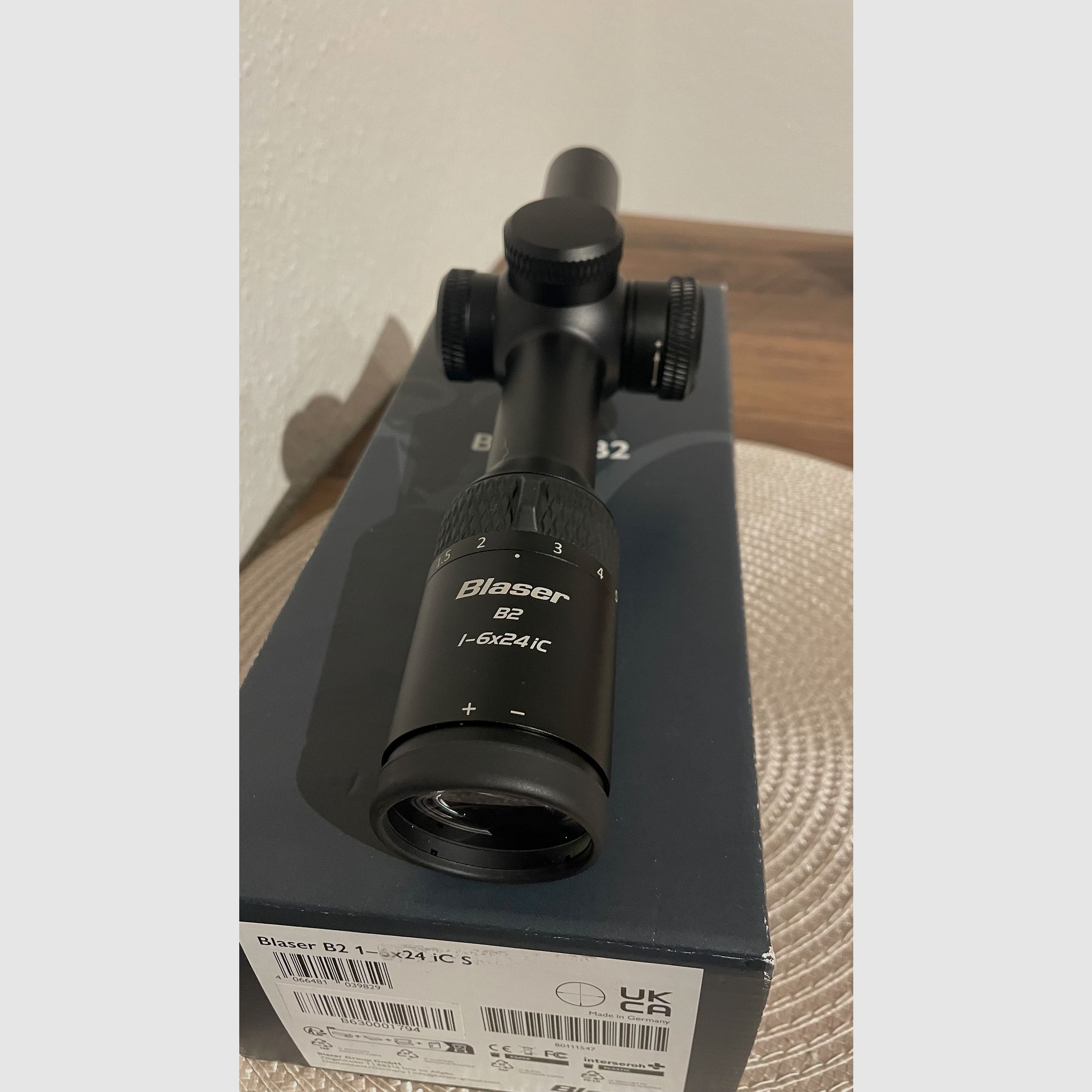 Blaser B2 1-6x24 iC S en riel con montaje Blaser