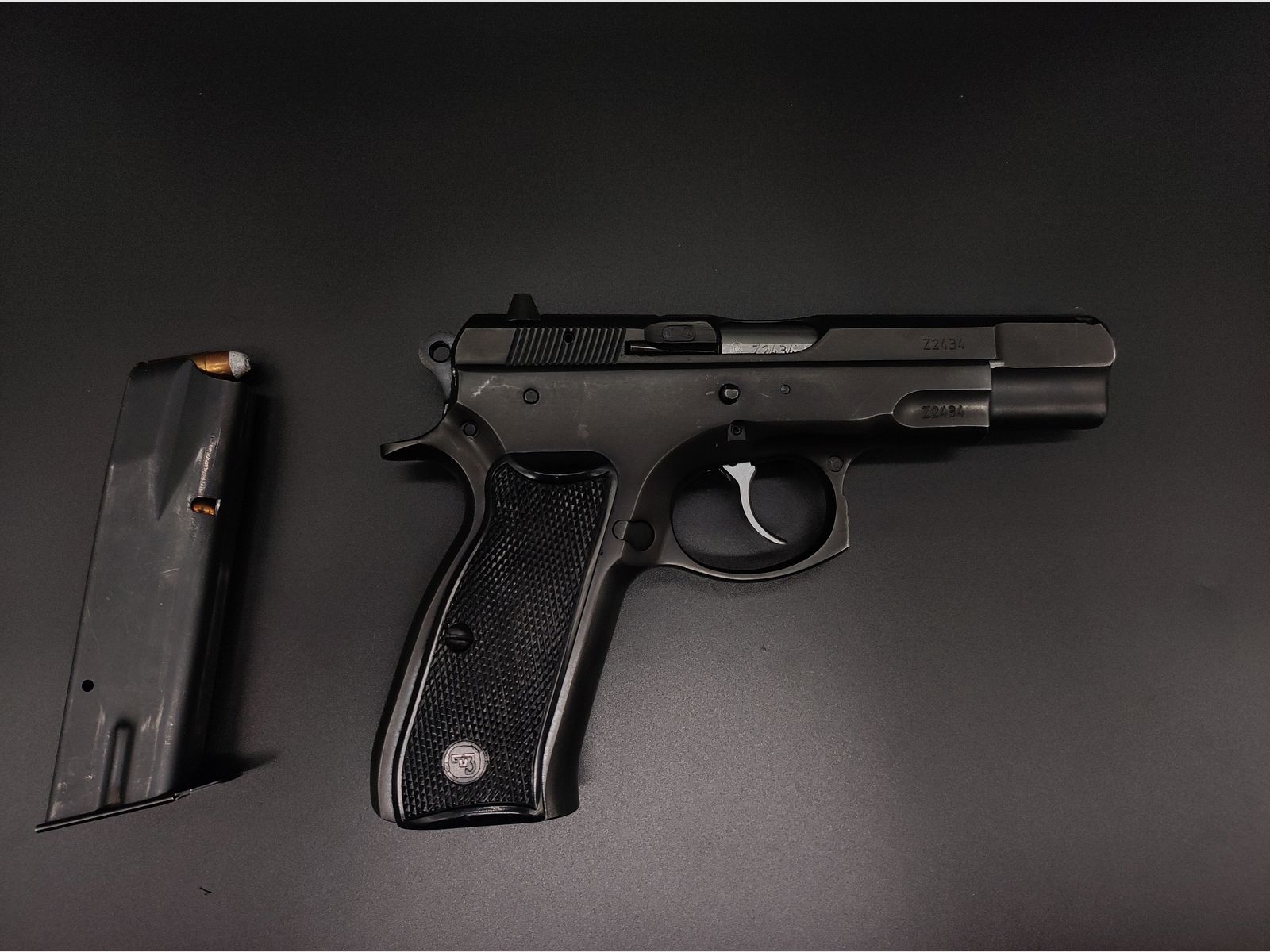 Brünner M75 Pistole Kaliber 9 mm Luger – Sehr guter Zustand – inkl. 639 Schuss Munition