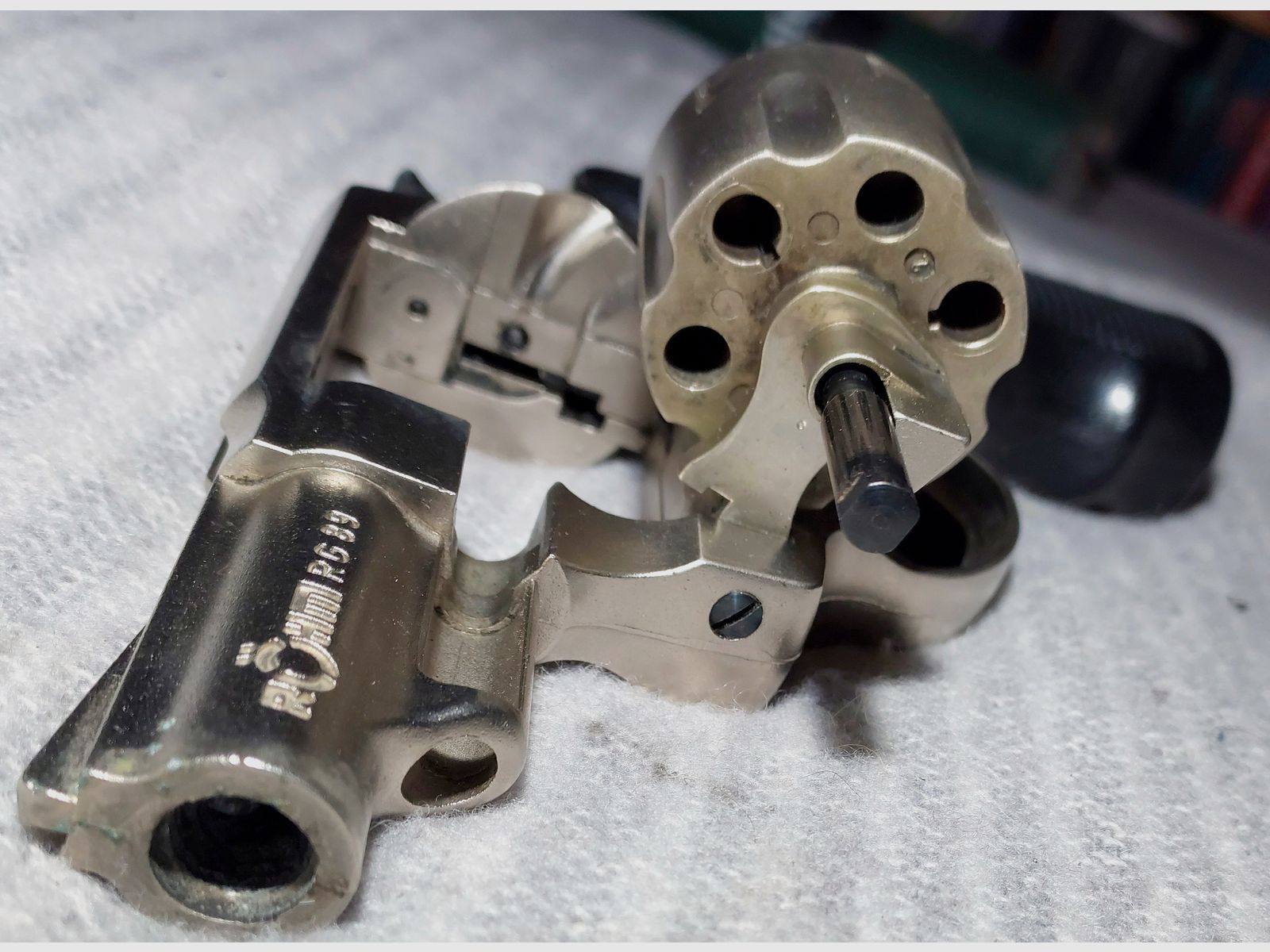 Röhm RG89 revolver a salve cromato (PTB 451) impugnature da combattimento