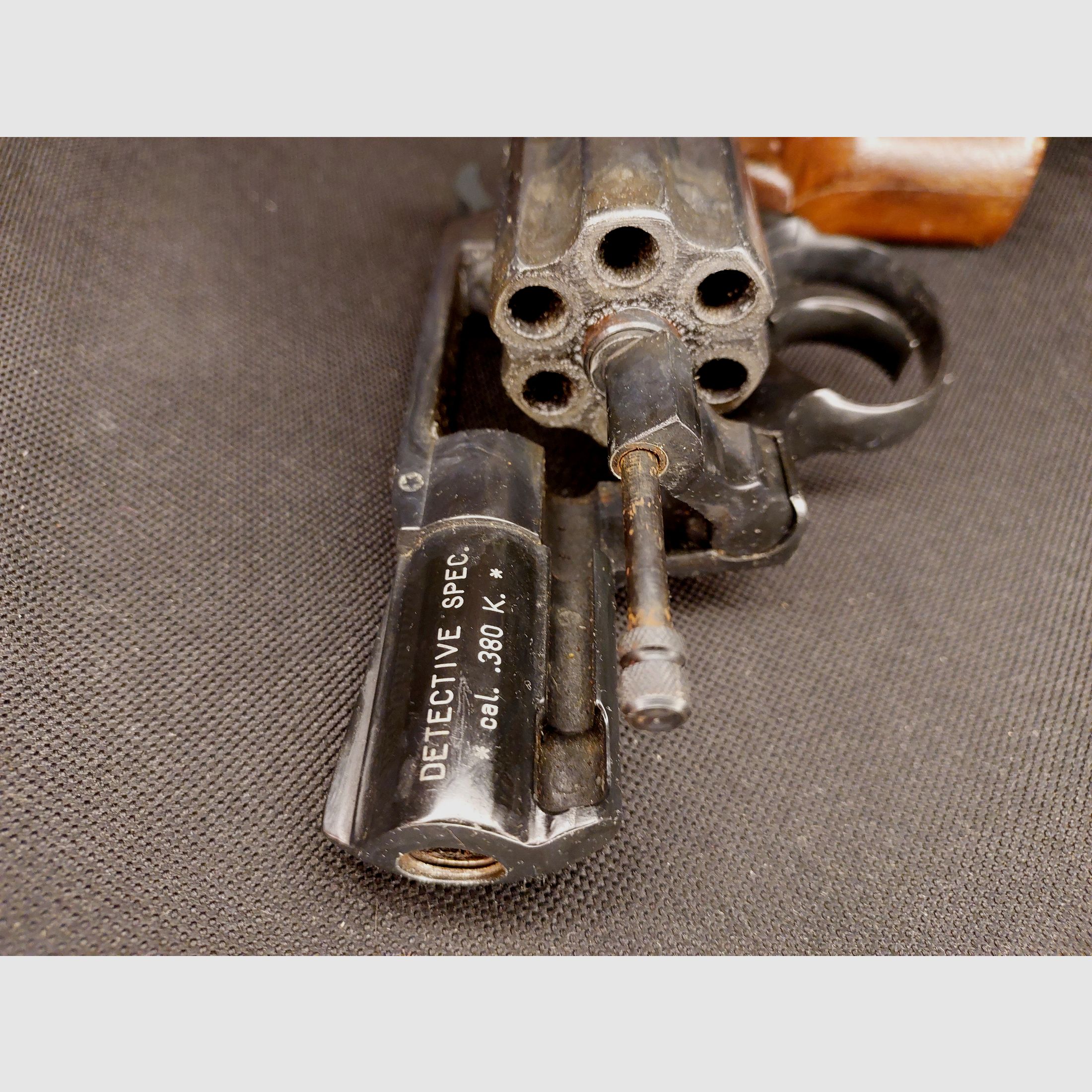 Colt Detective Special (Umarex) .380 (9mm) R.K. (PTB 841) con empuñaduras de madera