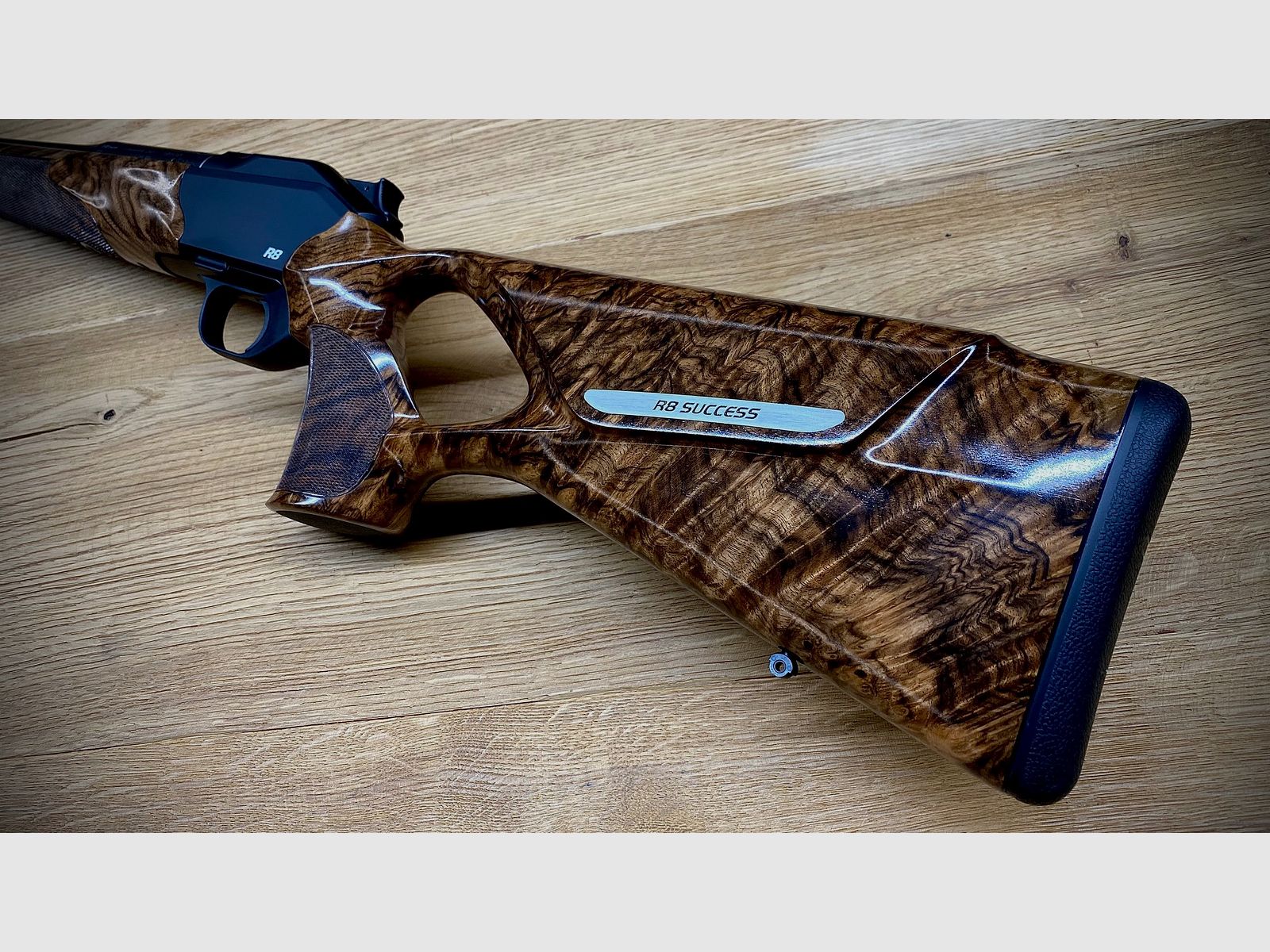 Blaser R8 Success / Holzklasse 10 / Kaliber u. Lauflänge nach Wahl / absolute TRAUMWAFFE