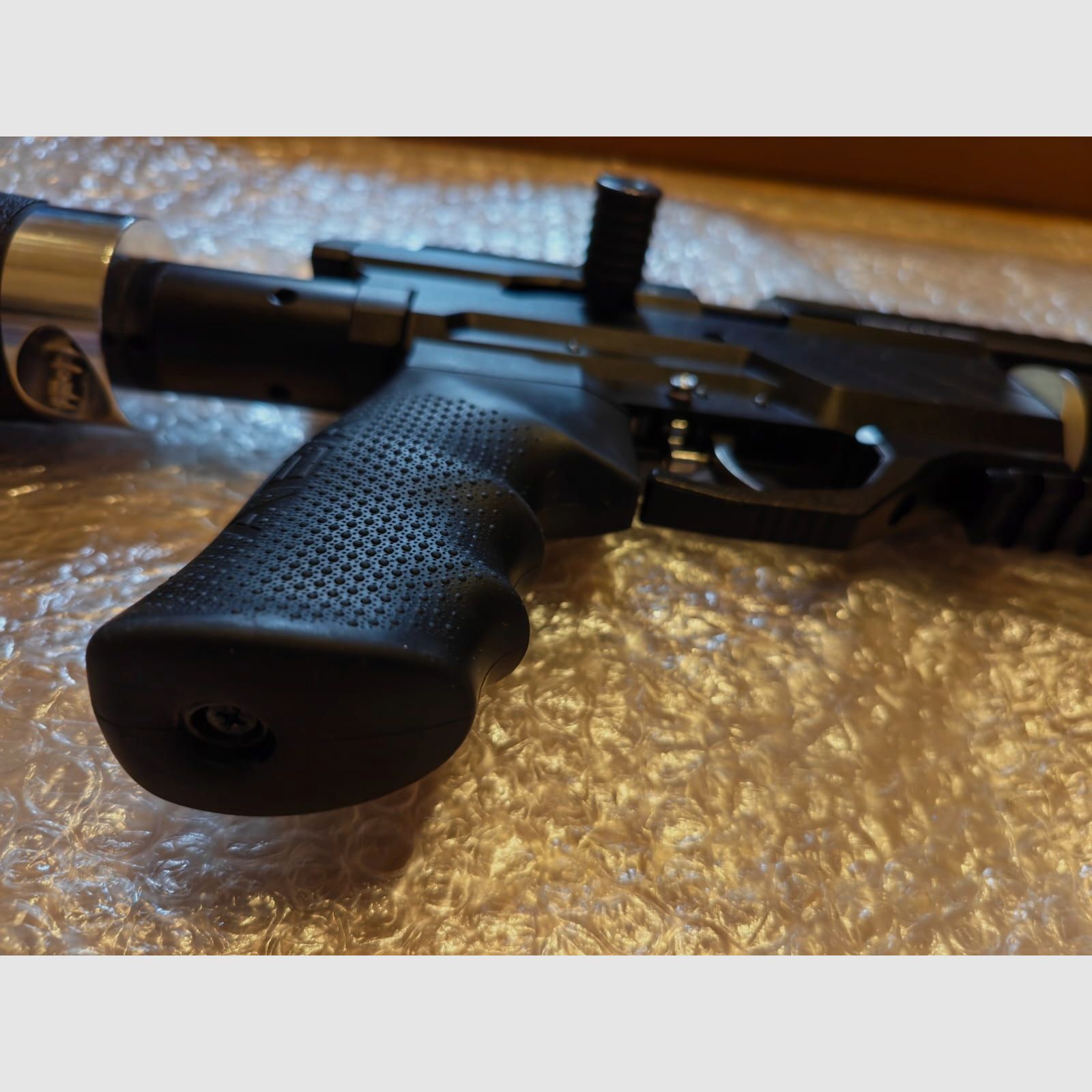 GoGun AEA Megalodon F-Serie 7,5 Joule | Kaliber .50 Luft / PCP karabin | z JADS podwójnym zbiornikiem | 2x 12 nabojowe magazynki aluminiowe | + wkładki stabilizujące do chwytu | z akcesoriami i fakturą