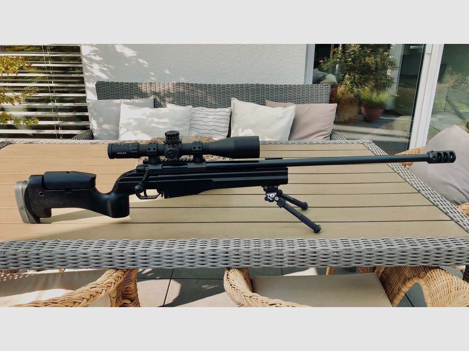 SAKO TRG 22 (.308 Win) + Kahles K 624i CW 6-24x56 Mil4 + ERATAC + SAKO Mündungsbremse + ATLAS BT65-NC + Picatinny Schiene + Tasmanian Tiger Gewehrtasche