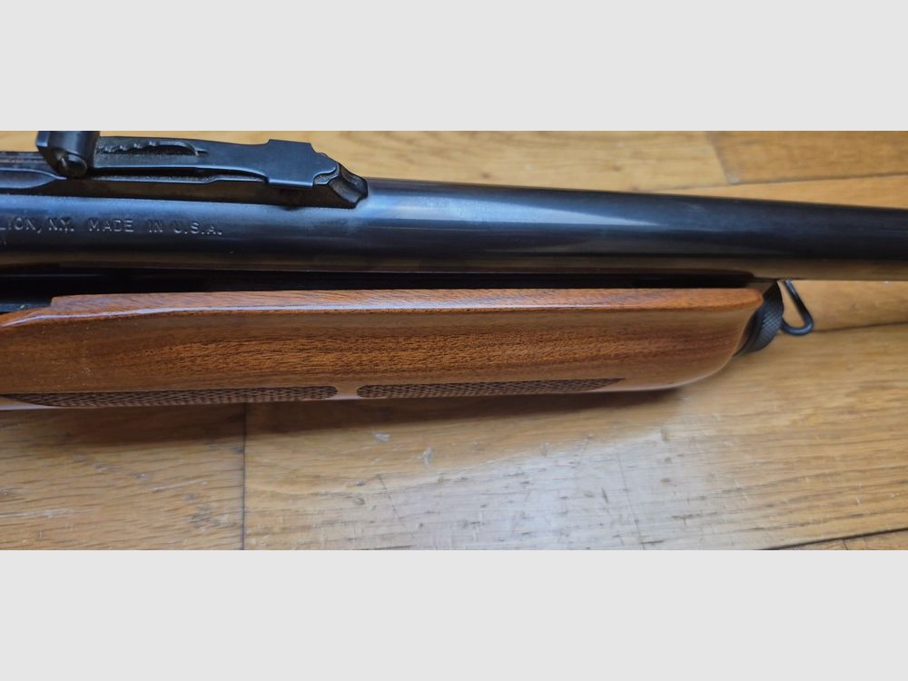 Sehr schönes Remington Pumpgewehr – Mod 870 Wingmaster – Glatter Lauf von 51 cm – Kaliber 12/70 – Kapazität 4+1 (!) erweiterbar – „Luxus“-Fertigungen – Zuverlässige, einfache und legendäre Waffe – Ausgezeichneter Zustand – TBE+/TBE++, Bild 29 von 45