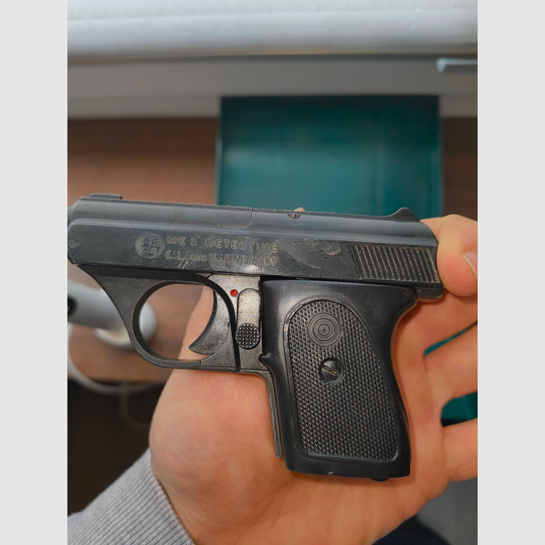 6ME 8 Detective Schreckschusspistolen