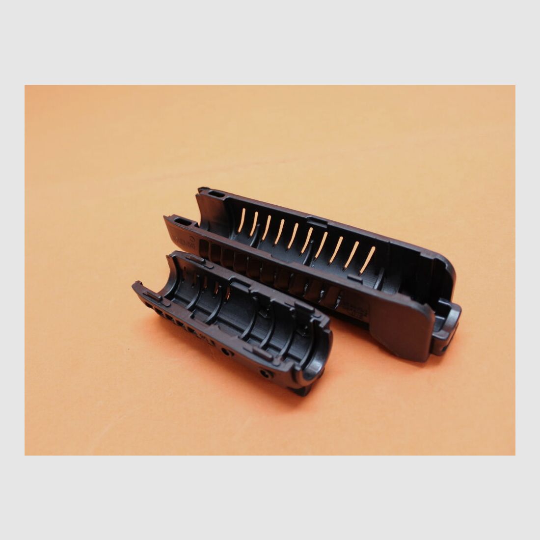 FAB Defense CZ vz.58: Handschutz oben/unten FAB Defense SA-58 4-Rail System/ SET Polymer Black, oben/ unten mit Picatinnyprofil