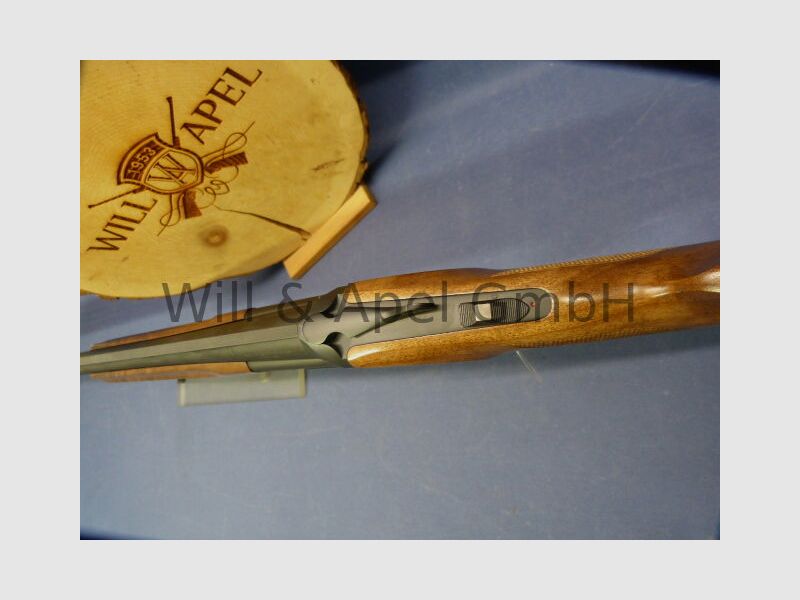 Akkar Churchill Lady Black