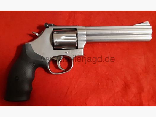 Smith & Wesson Mod. 686 Kal. 357 Magnum 6" Lauf mit rotem Rampenkorn