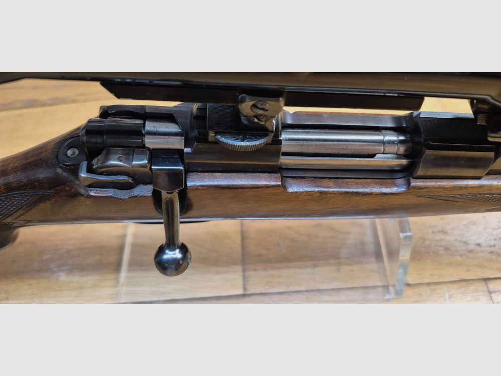 Sehr schöne Jagdgewehr Krico 700 Jagdmatch — Kal. .222 Rem — Herstellung Kriegeskorte in Stuttgart — Deutscher Stecher — Hensoldt Wetzlar Diatal 4X32 auf 100% Stahl-Turm-Montage — Sehr schöner Nussbaumholz hoher Grad — Exzellente Mechanik — Exzellenter Abzug — Sehr schöner Lauf fast neu – TBE/TBE+, Bild 20 von 38
