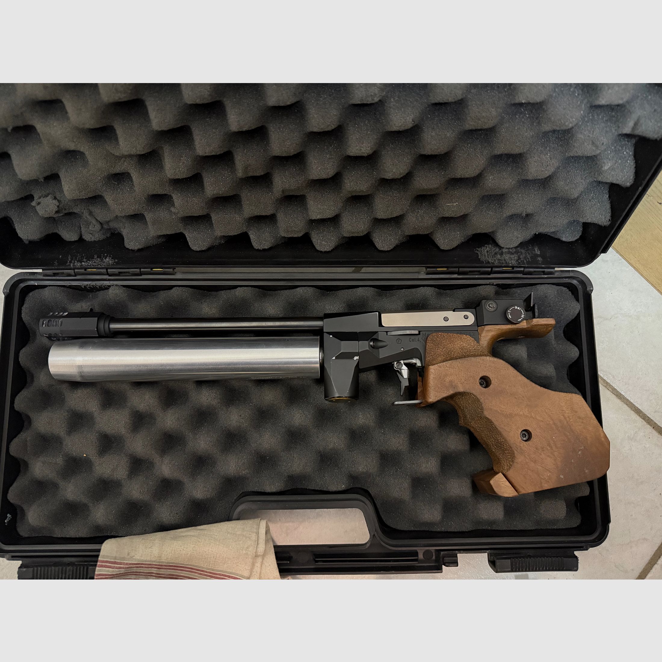 Feinwerkbau P30 mit sehr viel Zubehör 