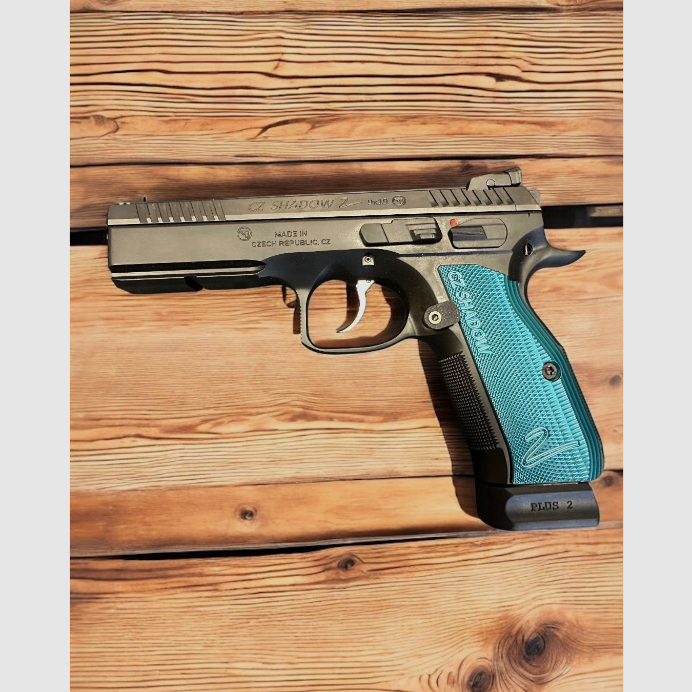 <CZ Shadow 2 z czarnym pierścieniem lufy>