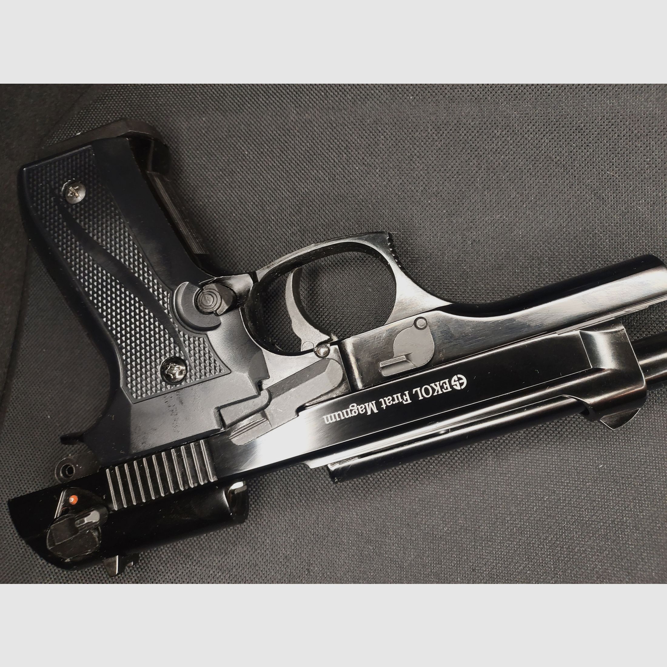 Ekol Firat Magnum Schreckschuss Pistole in schwarz, Kaliber 9mm P.A.K. (PTB 1112) wie neu!