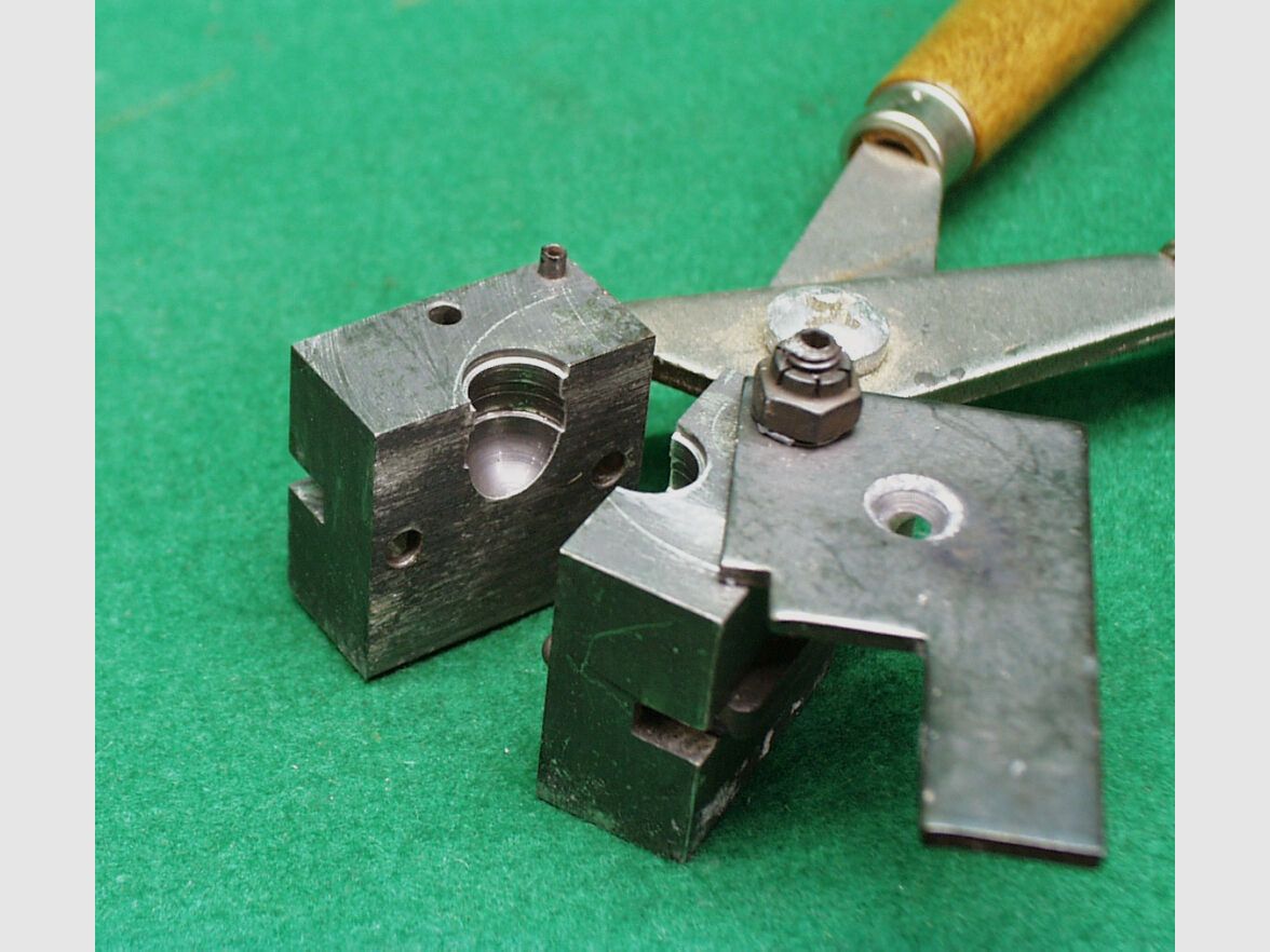 Rapine Gießkokille mit Griffzange Kal.540