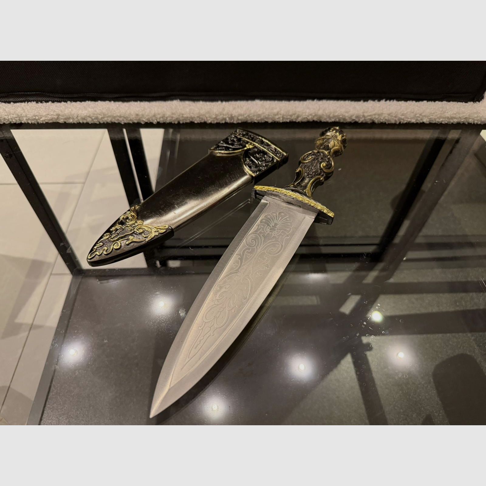 Decorative ornamental dagger with richly decorated sheath – Medieval / Fantasy style