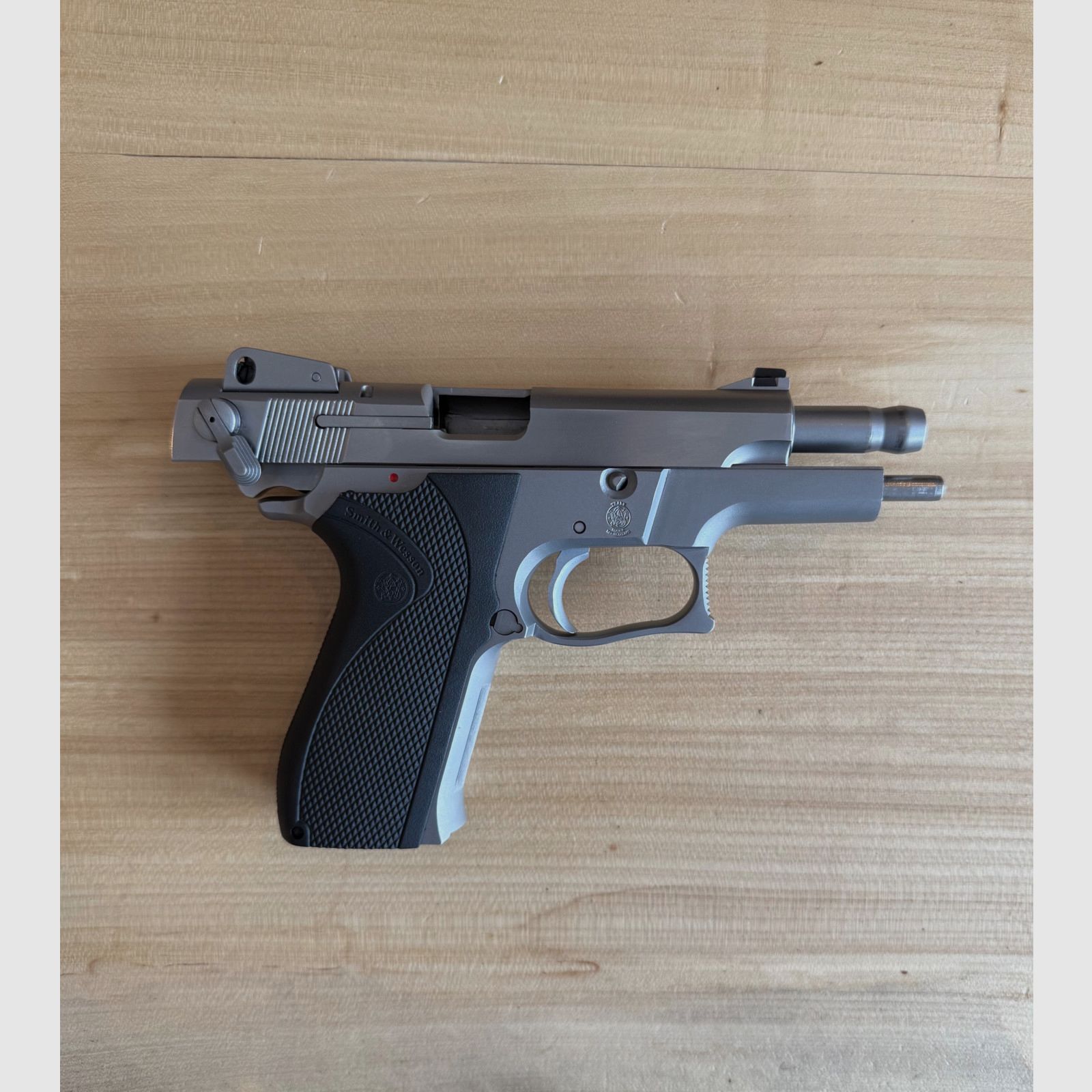 Smith & Wesson Mod. 5906 Cal. 9mm Luger