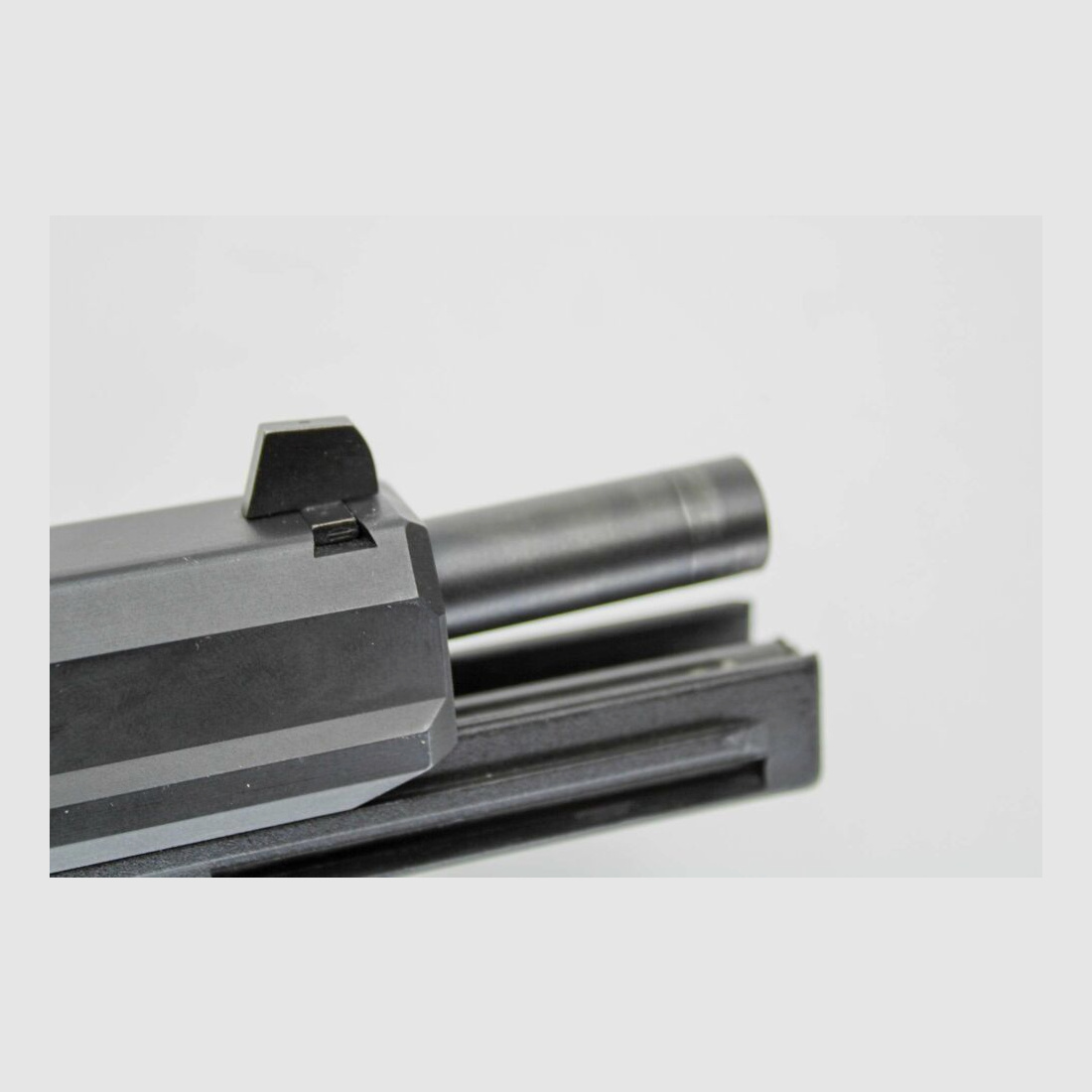 Pistole H&K HK USP Kaliber 9mm Luger mit 2 Magazinen 9mmLuger