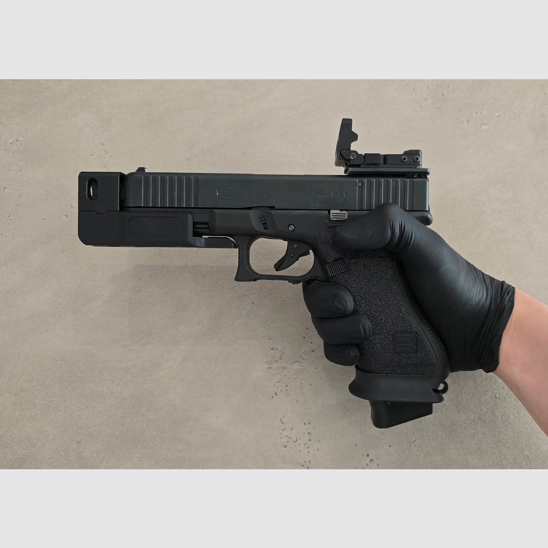 - UNIKAT - Glock 17 9mm PAK MATCH Gen 5 (PTB 1068) 
