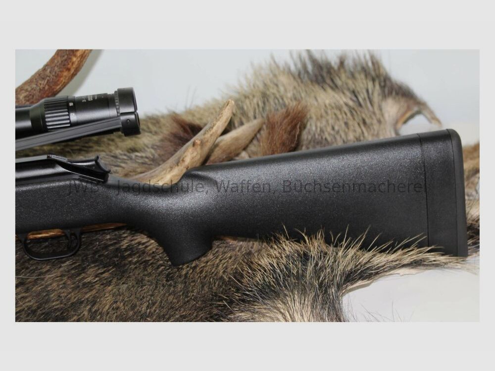 Blaser R93 Offroad Semi-Weight mit Zielfernrohr -ideale Drückjagdwaffe- .300WinMag