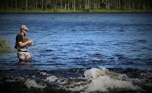 UV-Kleidung fürs Angeln: Schutz und Komfort für passionierte Angler