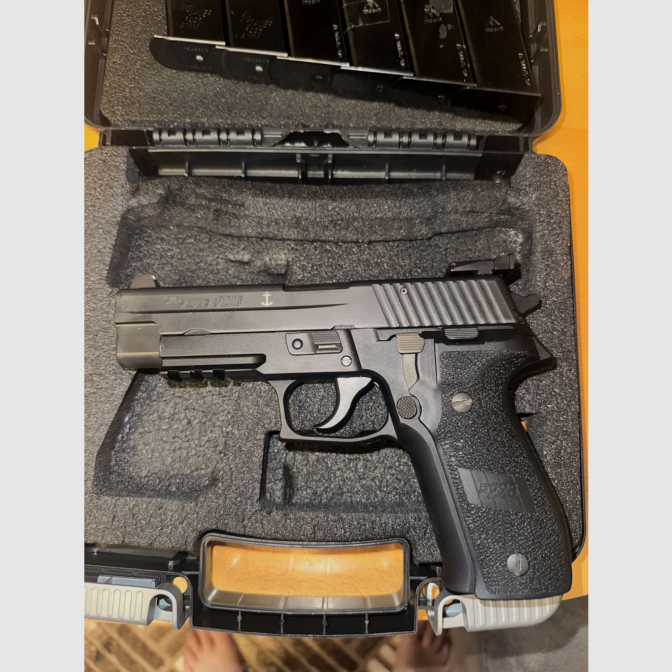  SIG Sauer Ha.Pistole 9mmLuger SIG Sauer P226  US Navy-SEALS  (9mmPara/9x19)  und HOLSTER