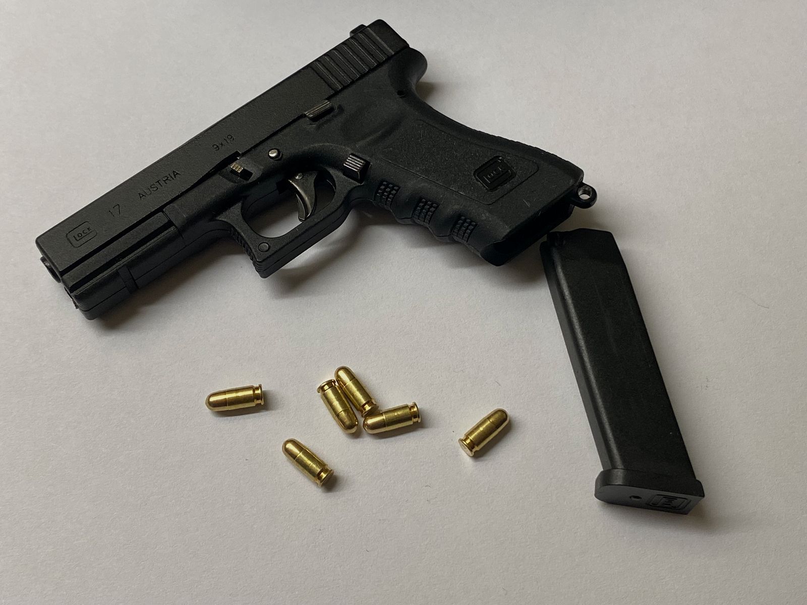 Glock 17 1:3 Mini Schlüsselanhänger mit Box