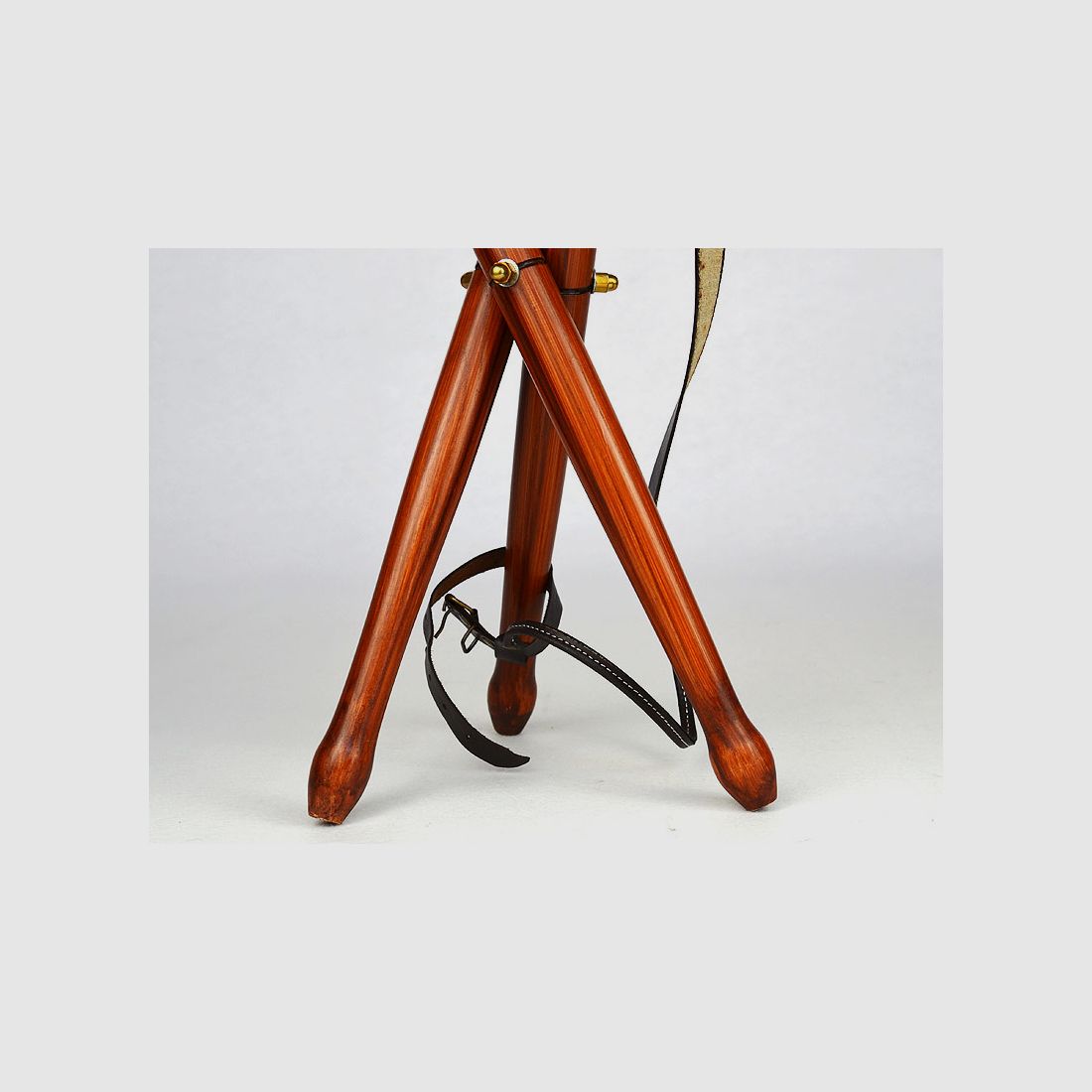 AKAH DREIBEINSTUHL, klappbar 65 cm Sitzhöhe