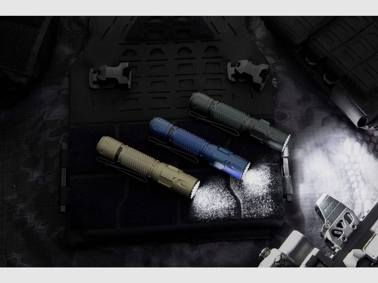 Taktyczna latarka LED Olight Warrior 2.500 lumenów, zdjęcie 21 z 23