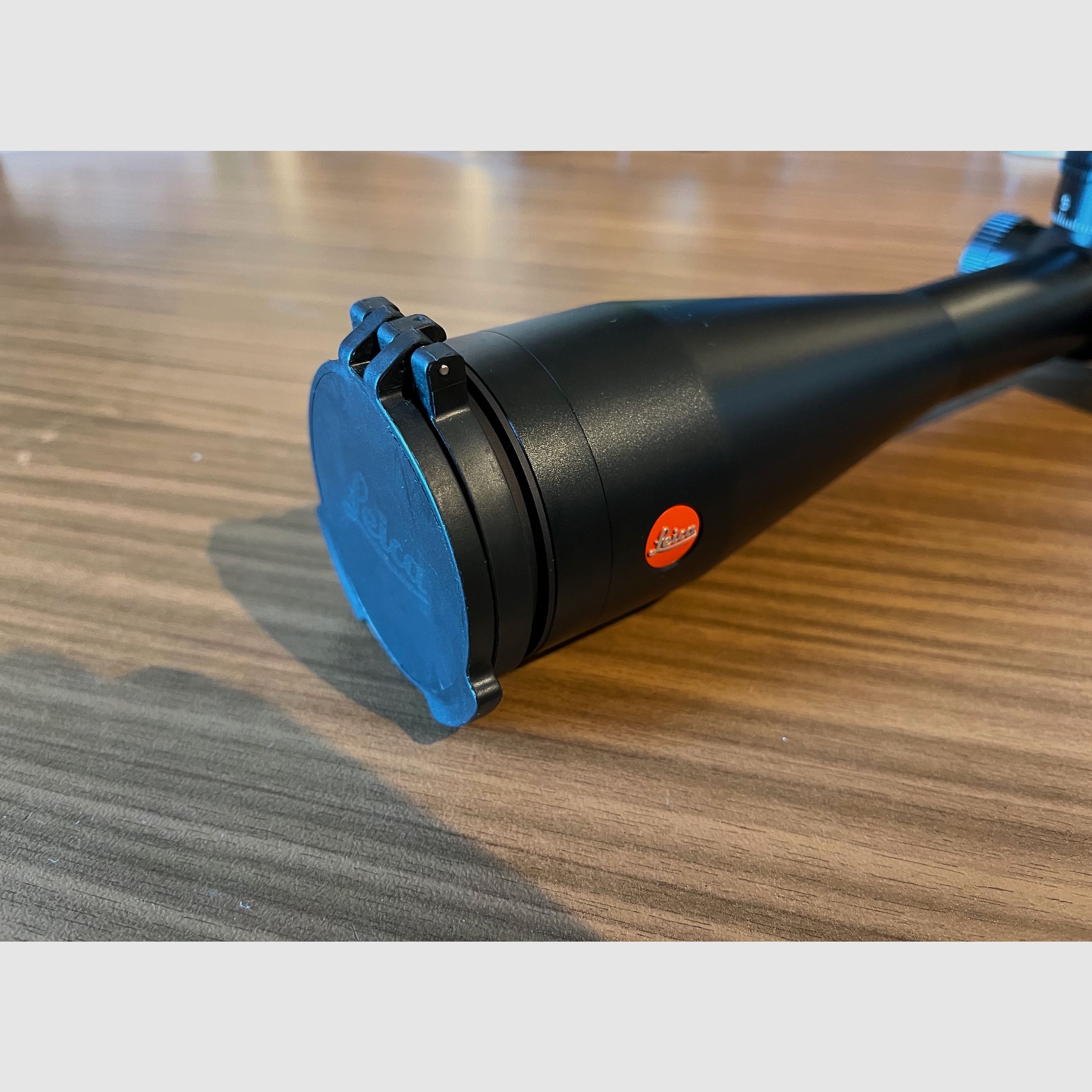 LEICA AMPLUS 6 2.5-15x50i Zielfernrohr (BDC), Absehen L - 4a + Flip Cover vorne