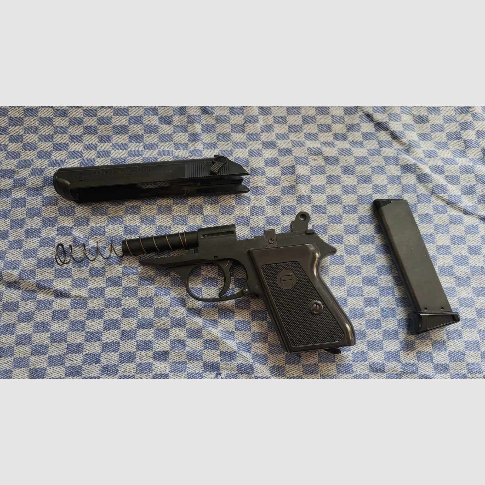   Schreckschusspistole Perfecta Mod.FBI  8000 cal. 8mm Platz 