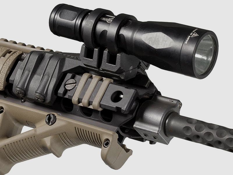 MAGPUL Rail Light Mount links, 11 uur