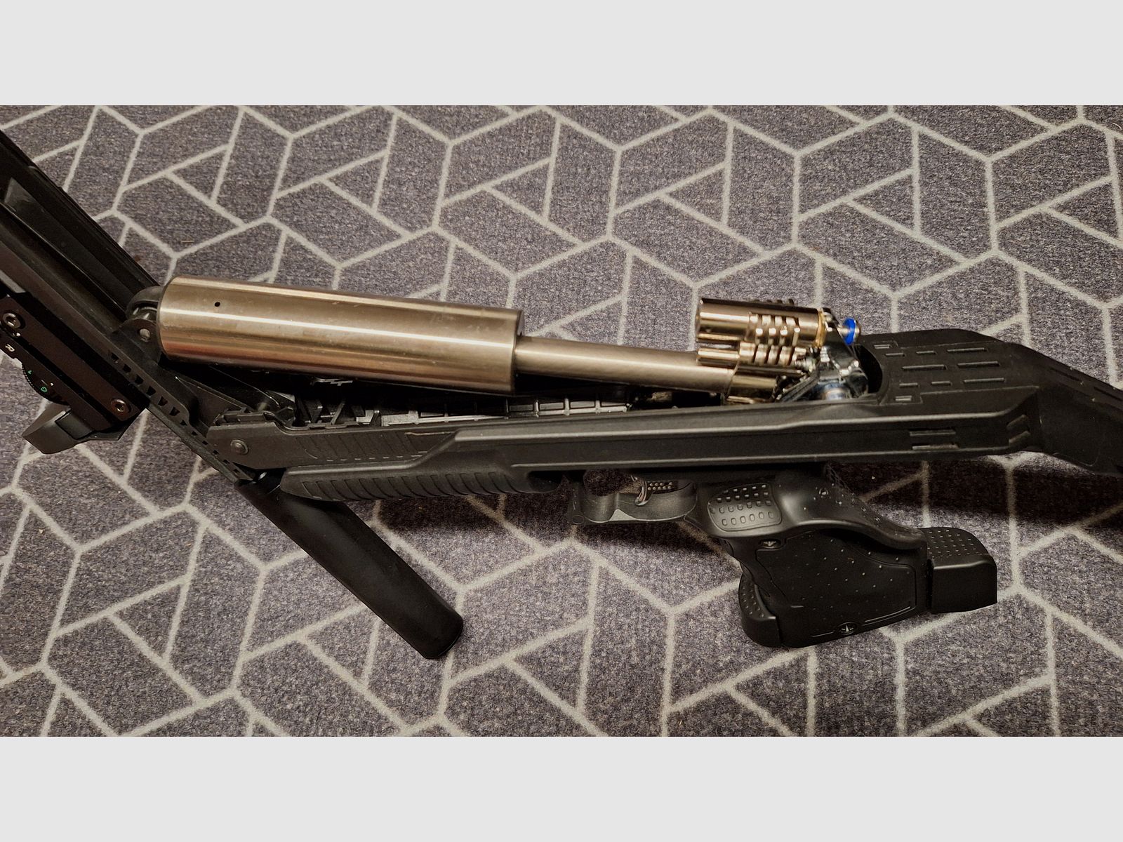 Zoraki HP01 Rechtshänder mit Reddot, Schalldämpfer und Anschlagschaft