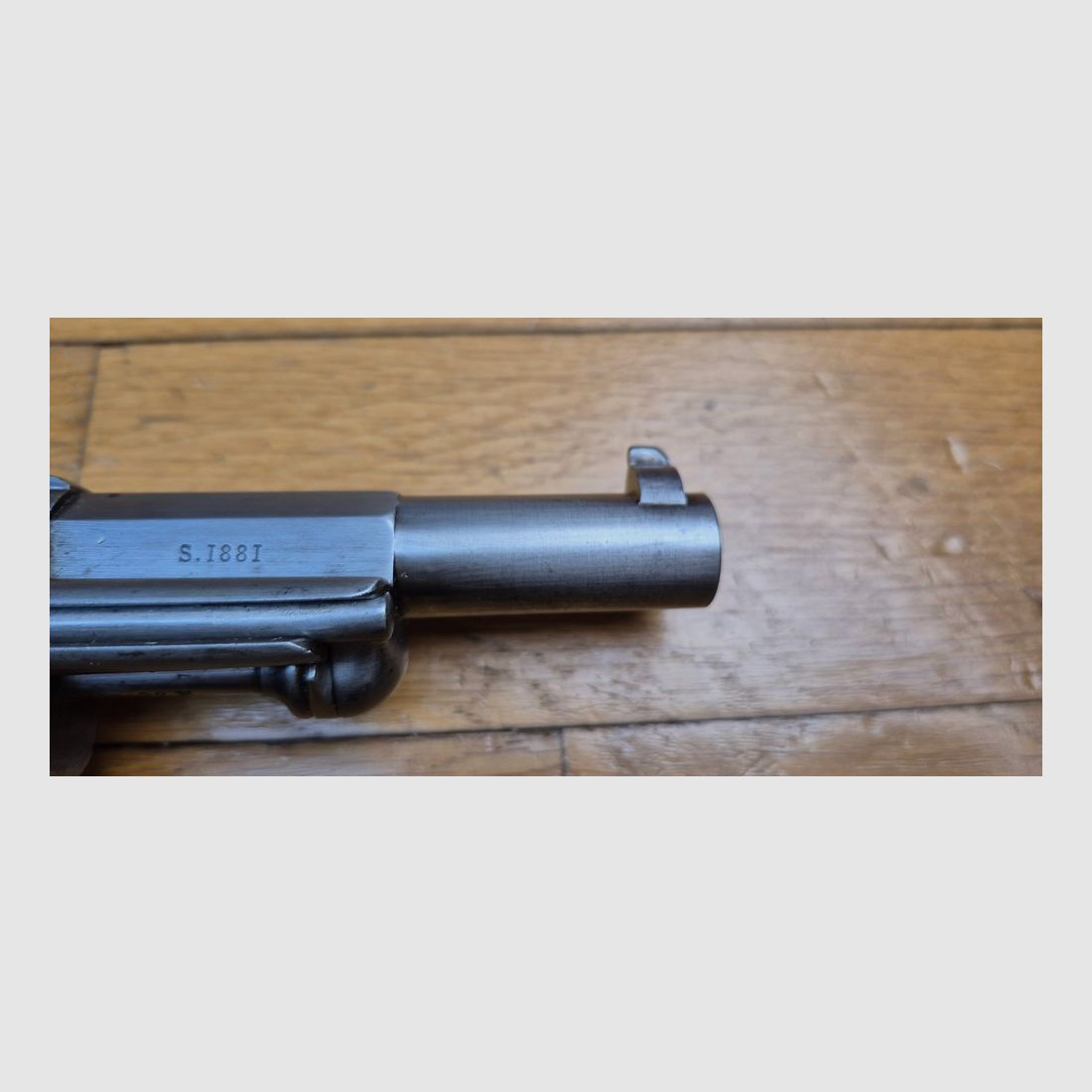 Très beau revolver réglementaire Modèle 1873 – Calibre 11mm73 – Intégralement mono matricule – Encore du jaune paille d&rsquo;origine après 145 ans ! – MAS en 1881 – Très bonne mécanique, beau canon et belles chambres – TBE /TBE+, image 8 sur 21