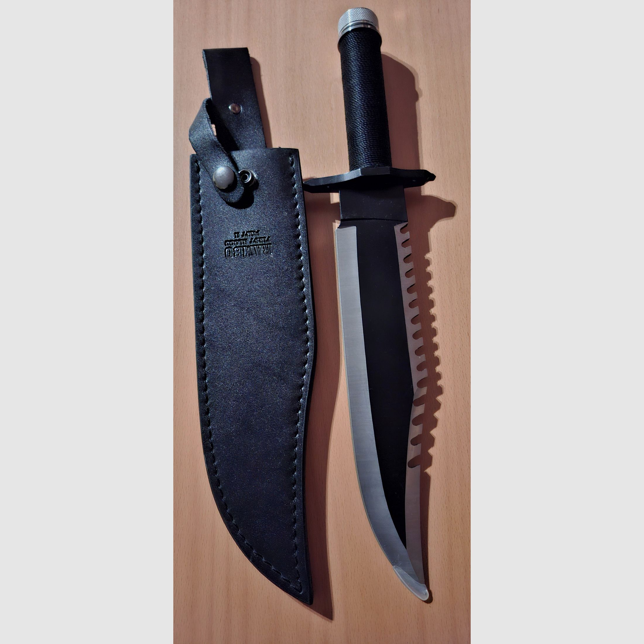 Verkaufe aus Sammlung.Rambo Messer XXl.Neuwertig