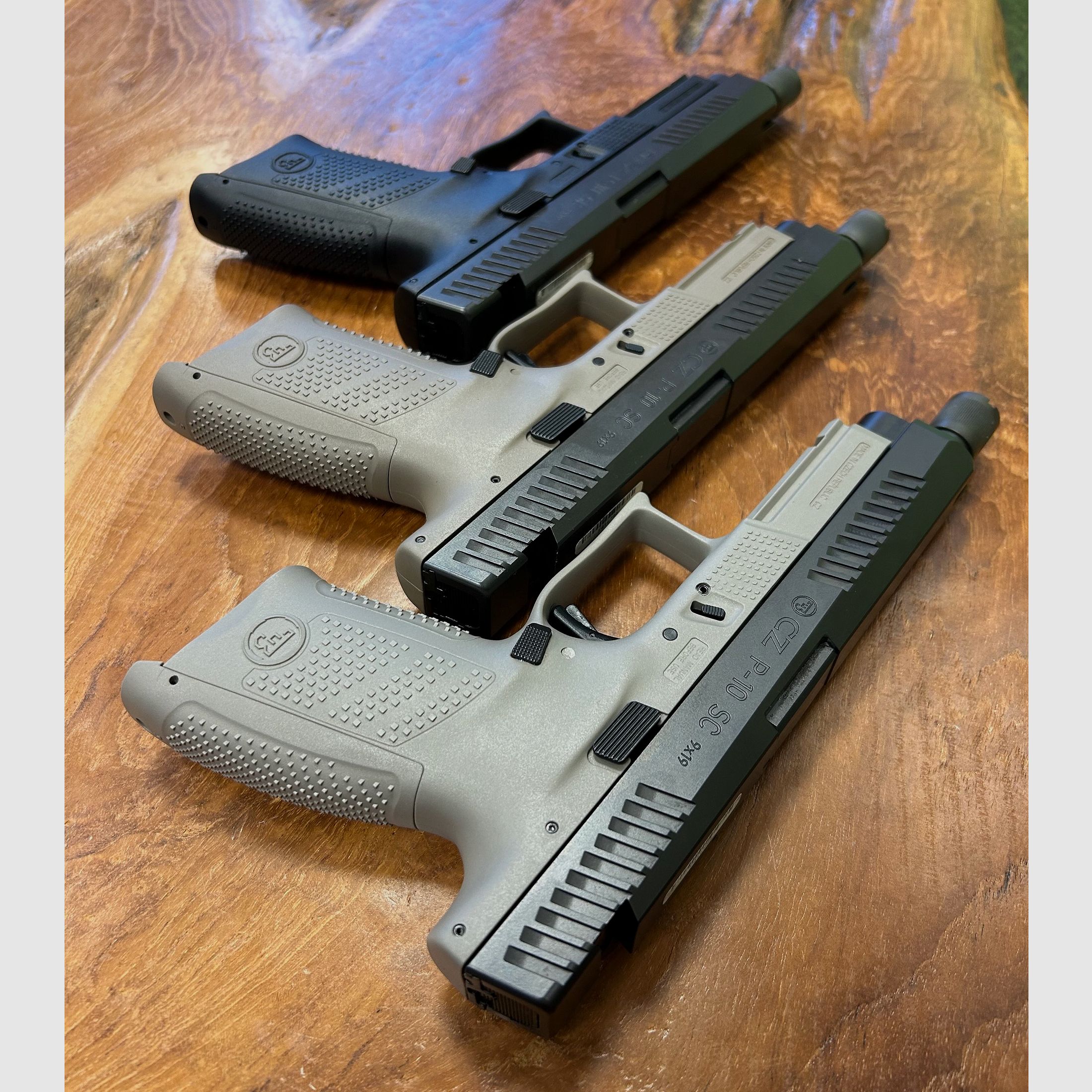 <CZ P10 SC (filettatura) / MEGADEAL>